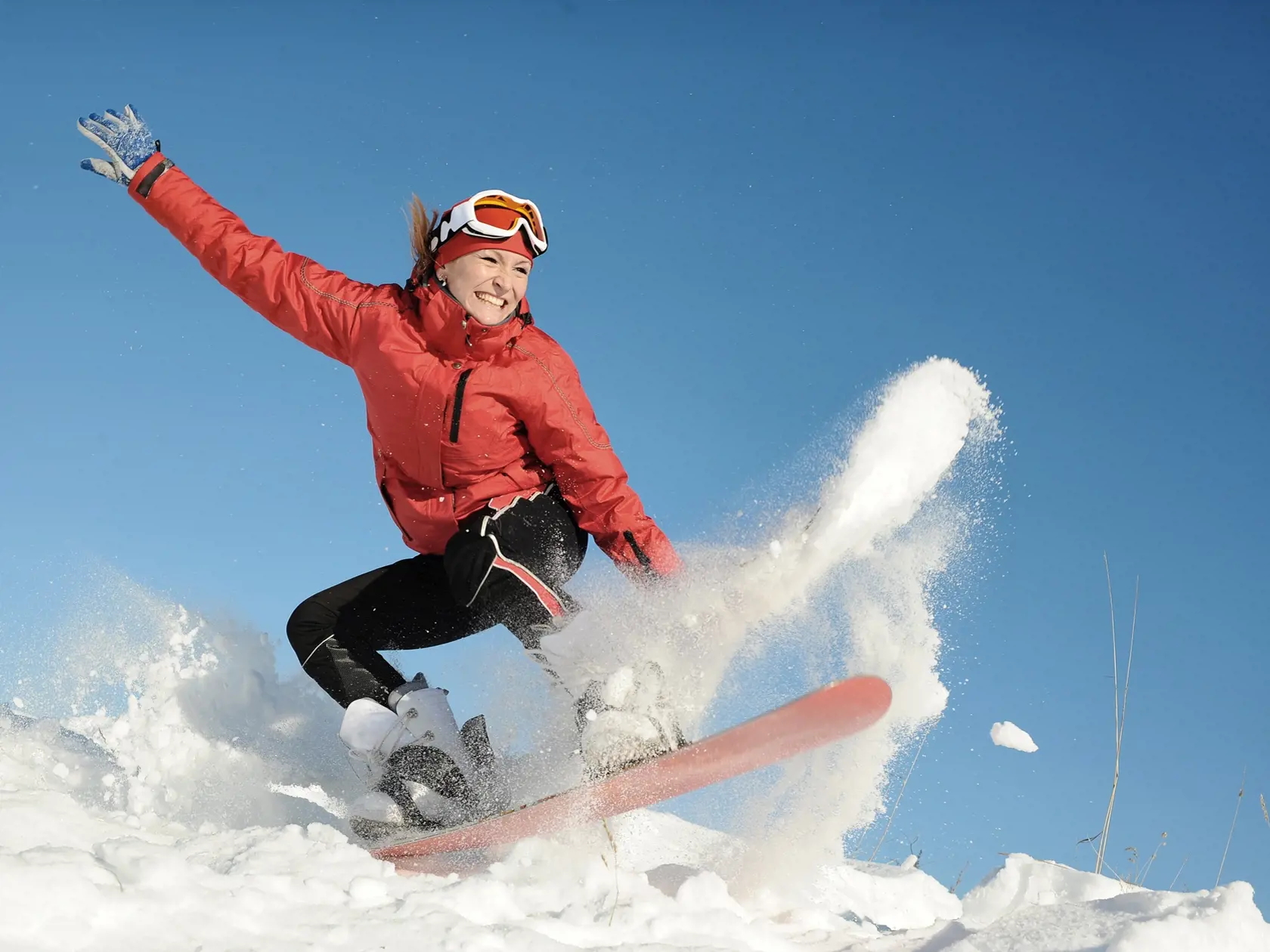 Pretty,Young,Woman,On,Snowboard