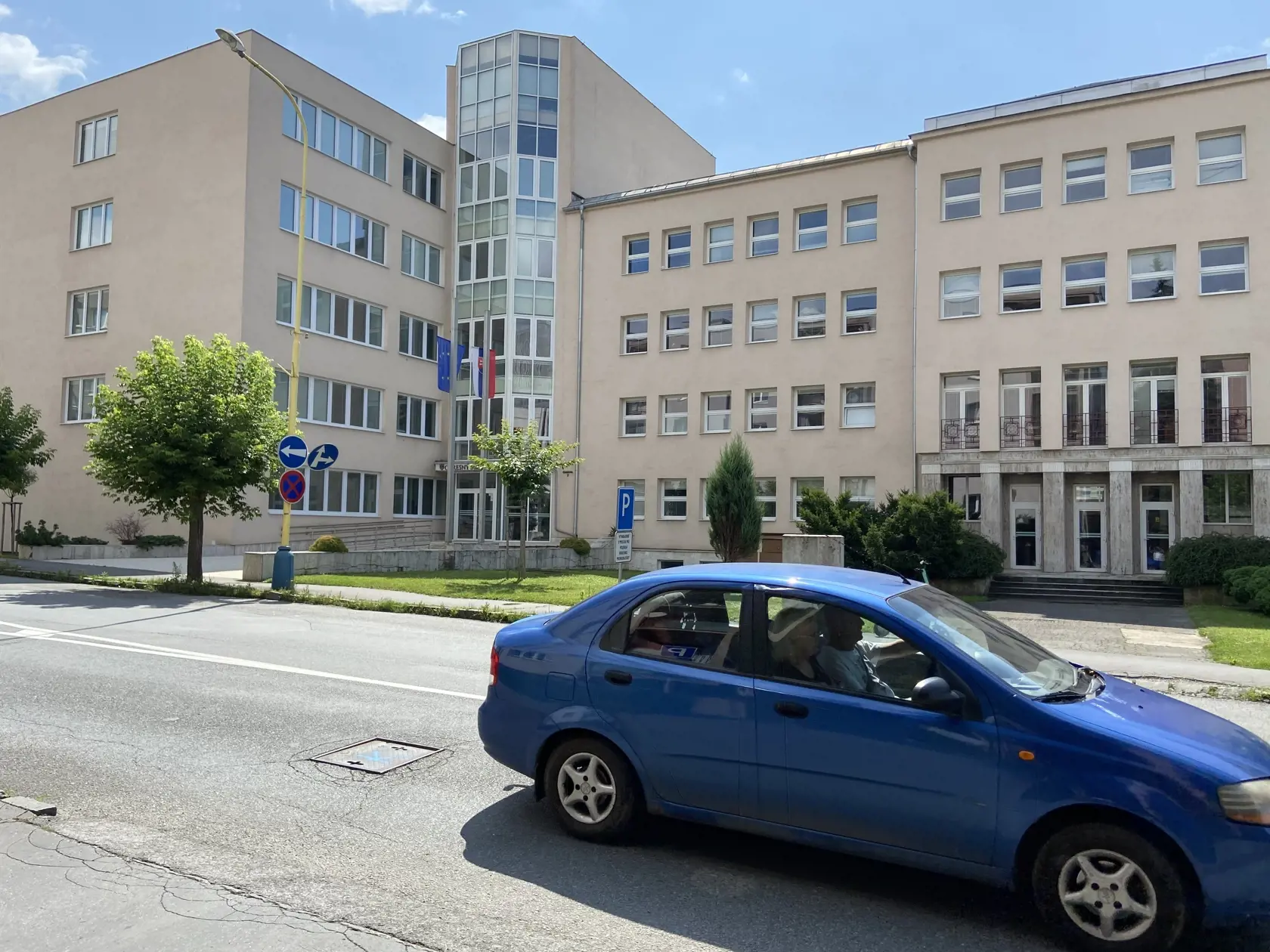 Vinník sotil kamaráta a po tom, čo ten spadol do vody, mu podržal hlavu pod hladinou dovtedy, pokiaľ sa neutopil.