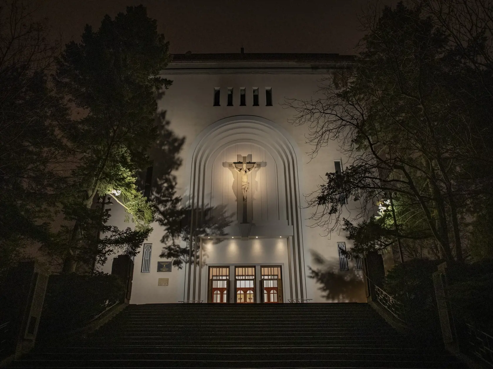 Kostol Panny Márie Snežnej v Bratislave. Polnočná omša. (archívne foto)