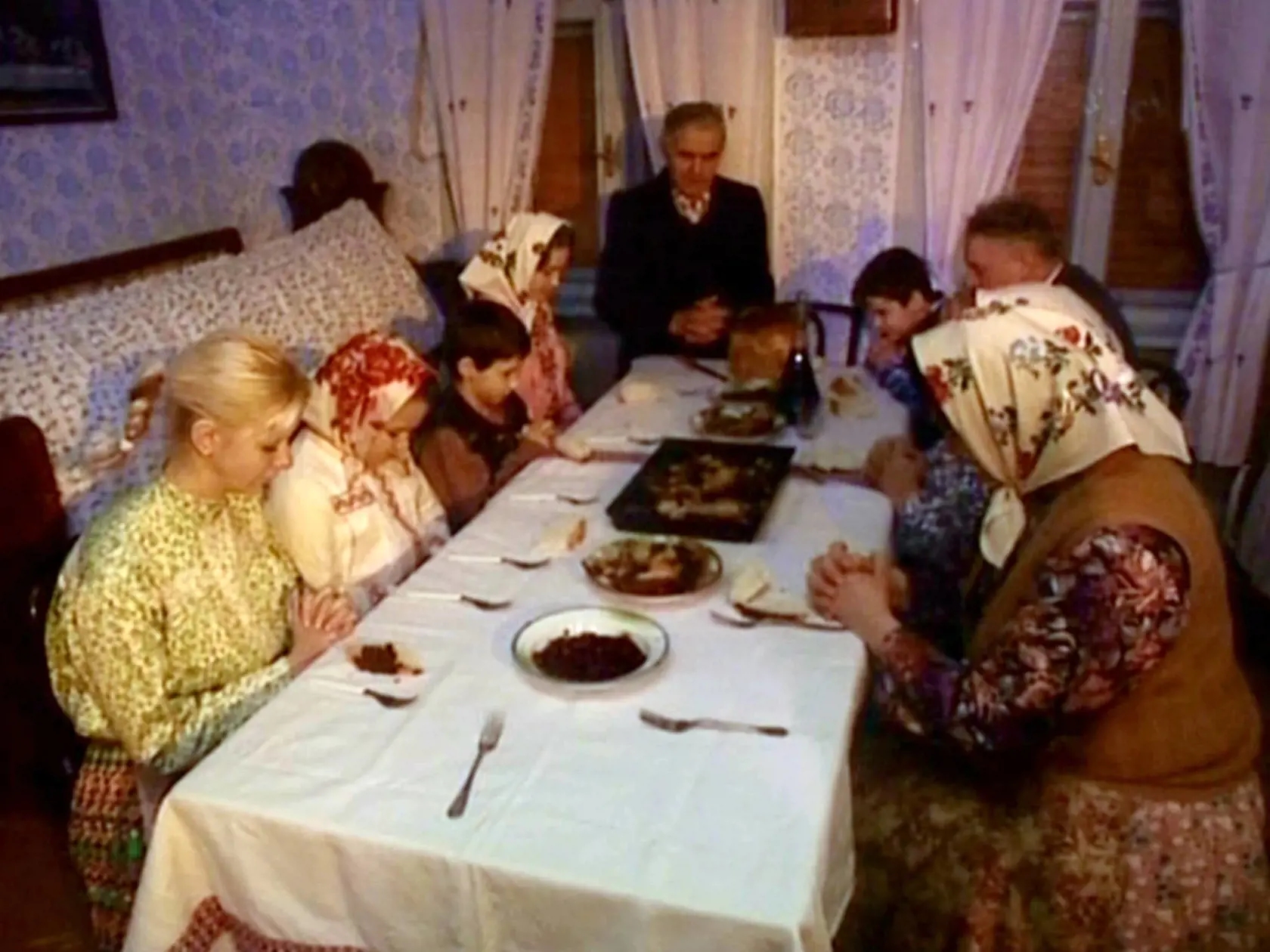 Rodiny v minulosti dodržiavali v Štedrý deň i Nový rok množstvo zvykov. V tradícii pokračujú aj dnešné generácie.