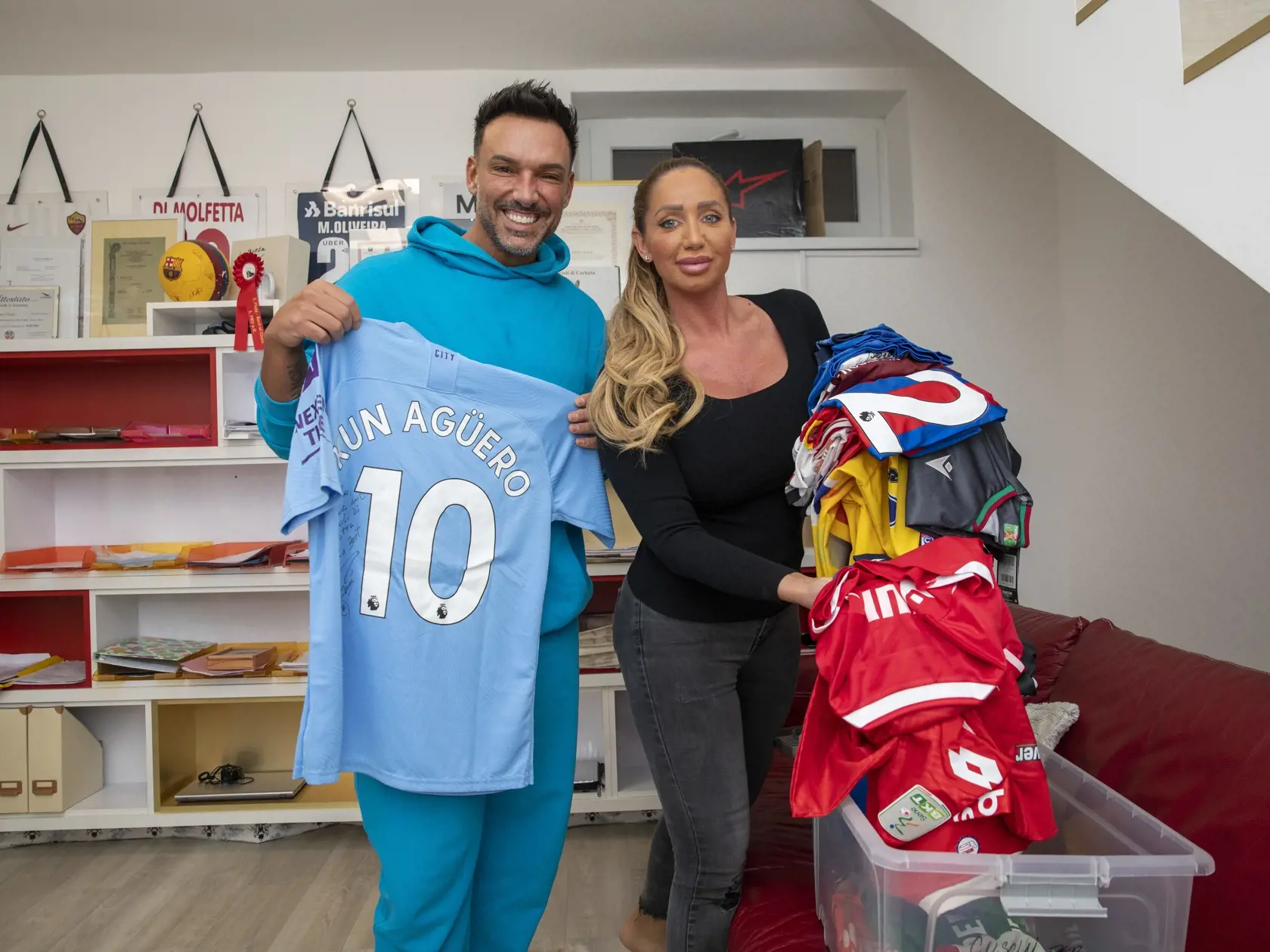 Paolo Pecoraro vedie chovnú stanicu francúzskych buldočkov so svojou priateľkou Kateřinou v Šoporni. Dresy futbalistov, ktorí majú od neho psíkov, zdobia jeho kanceláriu.