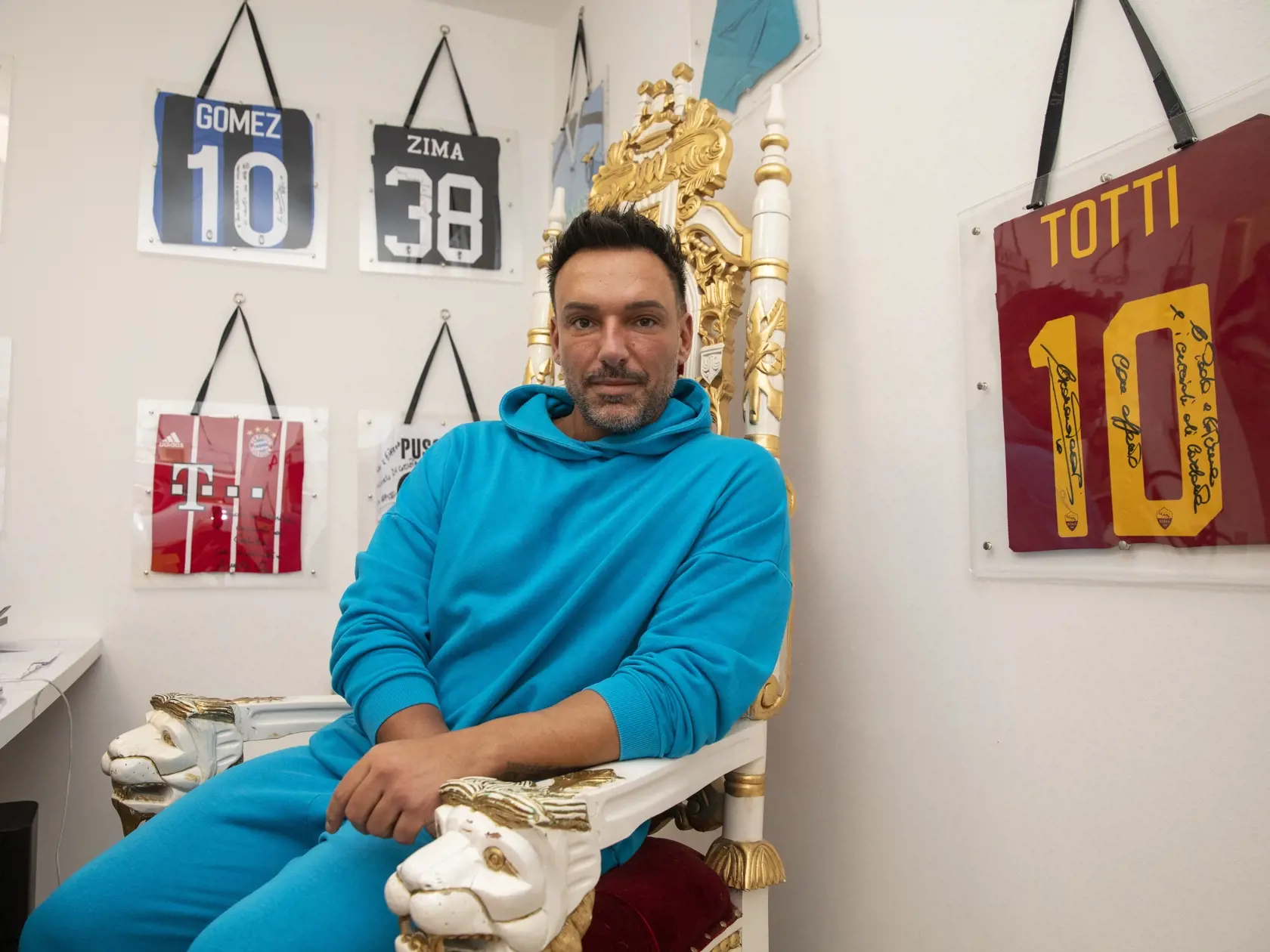 Paolo Pecoraro predal svoje buldočky už mnohým známym tváram.