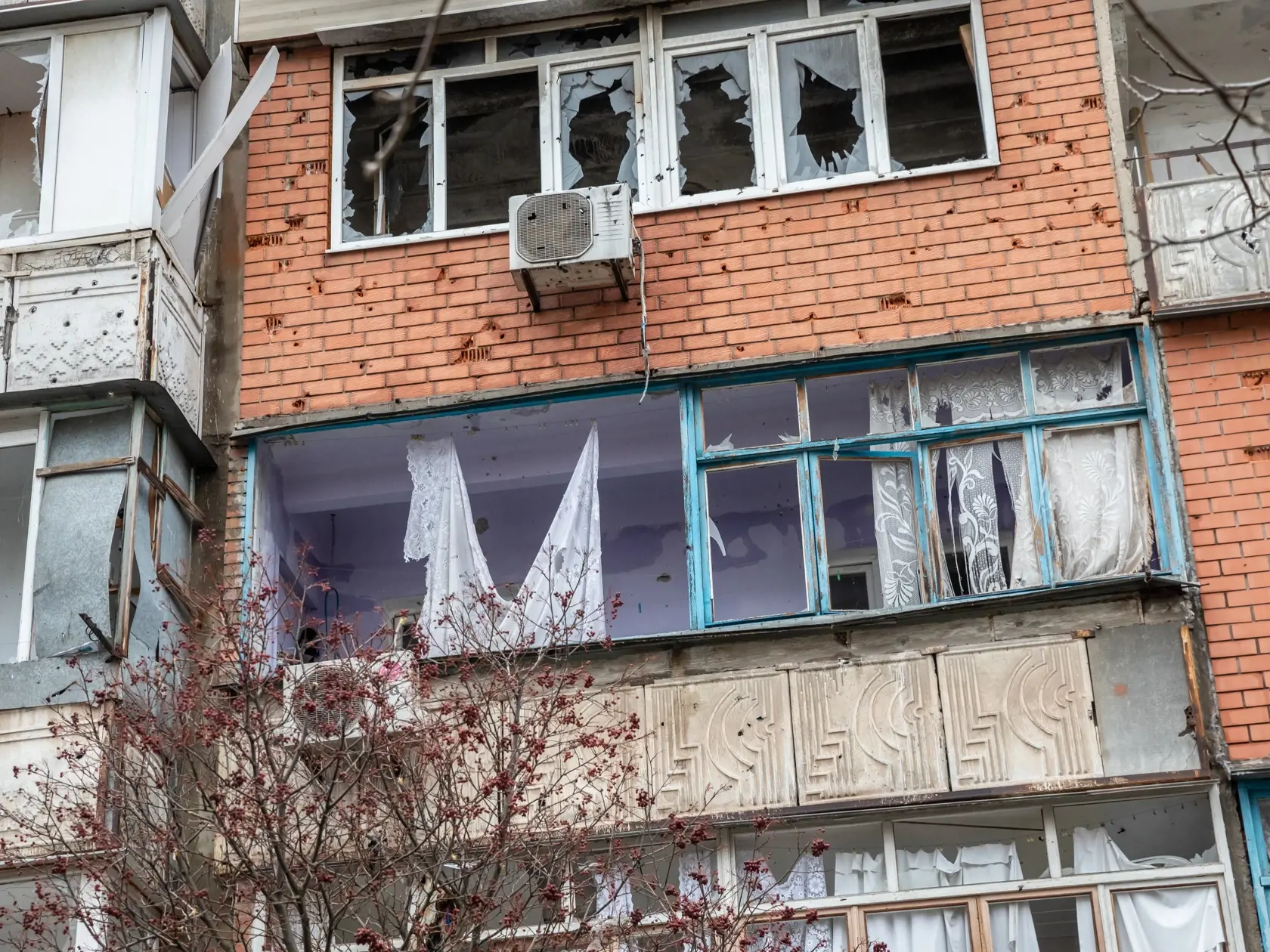Vojvodkyňu a vojvodu zo Sussexu zábery z Ukrajiny nenechávajú ľahostajnými. Vyzvali svetových lídrov, aby zabránili krviprelievaniu. Na snímke situácia vo východoukrajinskom meste Mariupoľ.