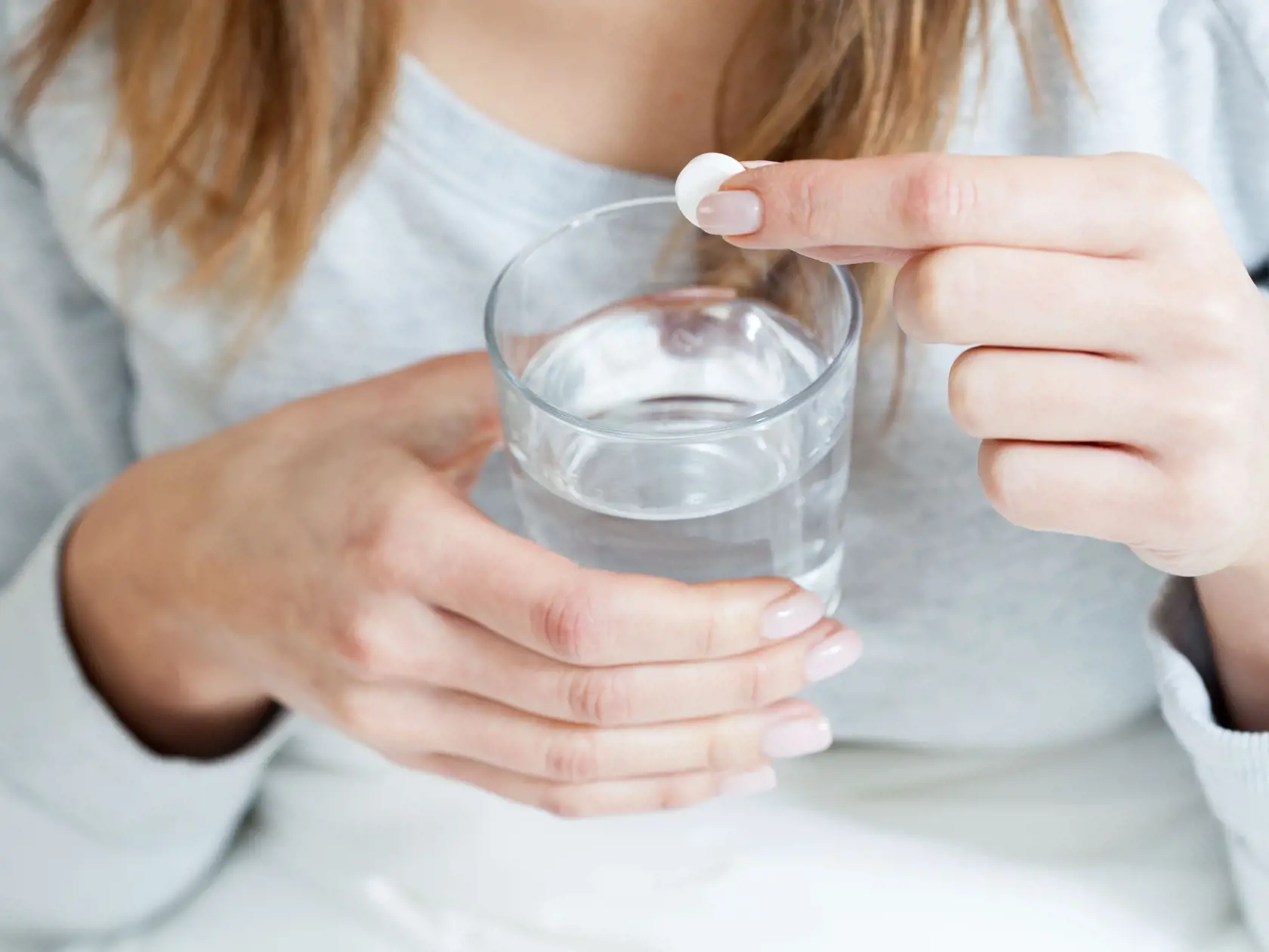 Horizontal,View,Of,Ill,Woman,Taking,Aspirin