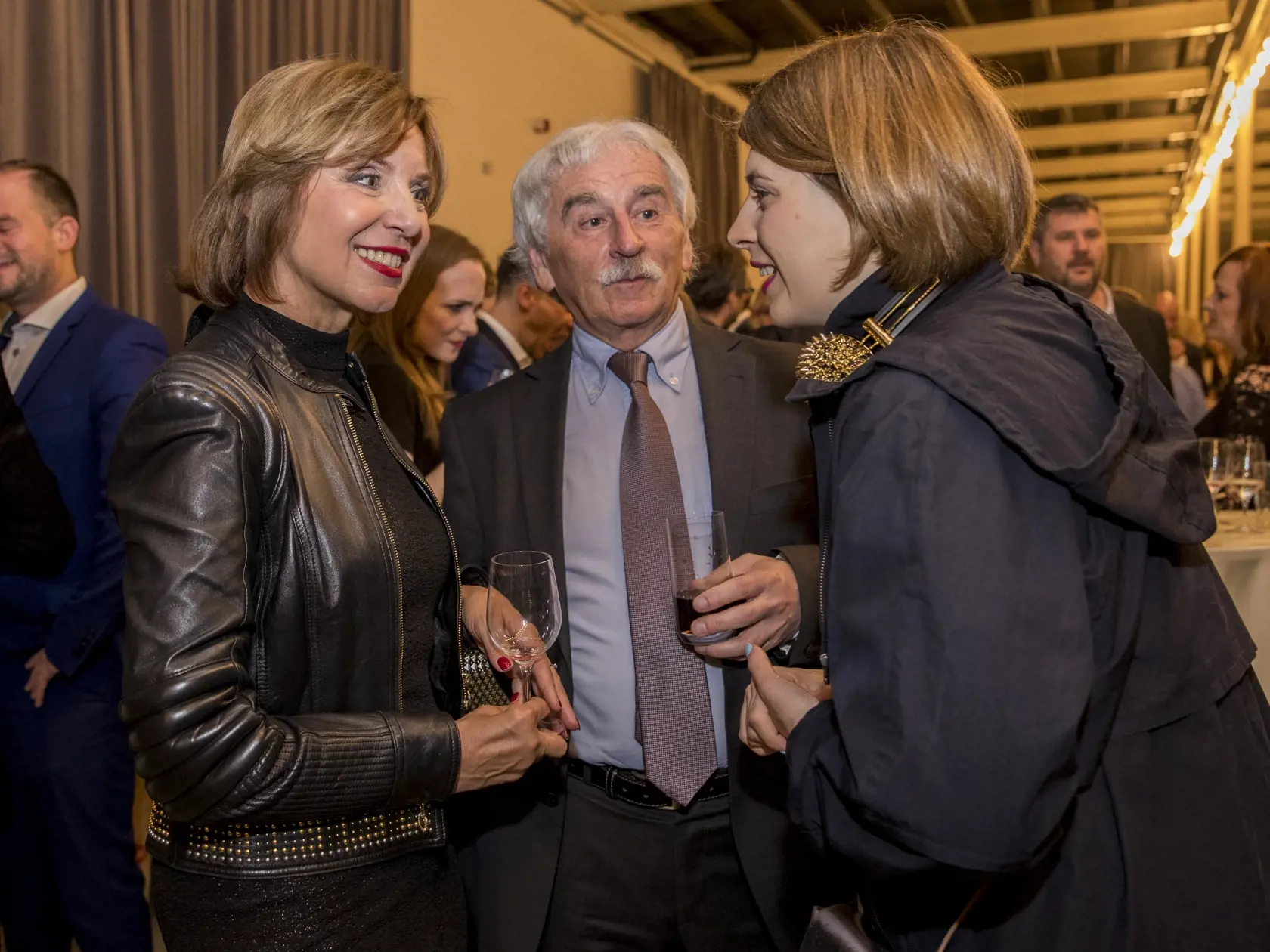 Na snimke Alena Heribanova a Katarina Kubosiova pocas galavacera narodnych filmovych cien Slnko v sieti.