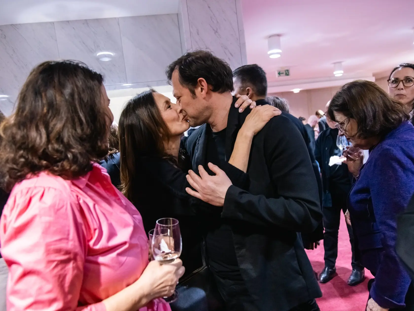 Alexander Bárta a Heňa Mičkovicová si vymieňali bozky pred zrakmi verejnosti. 