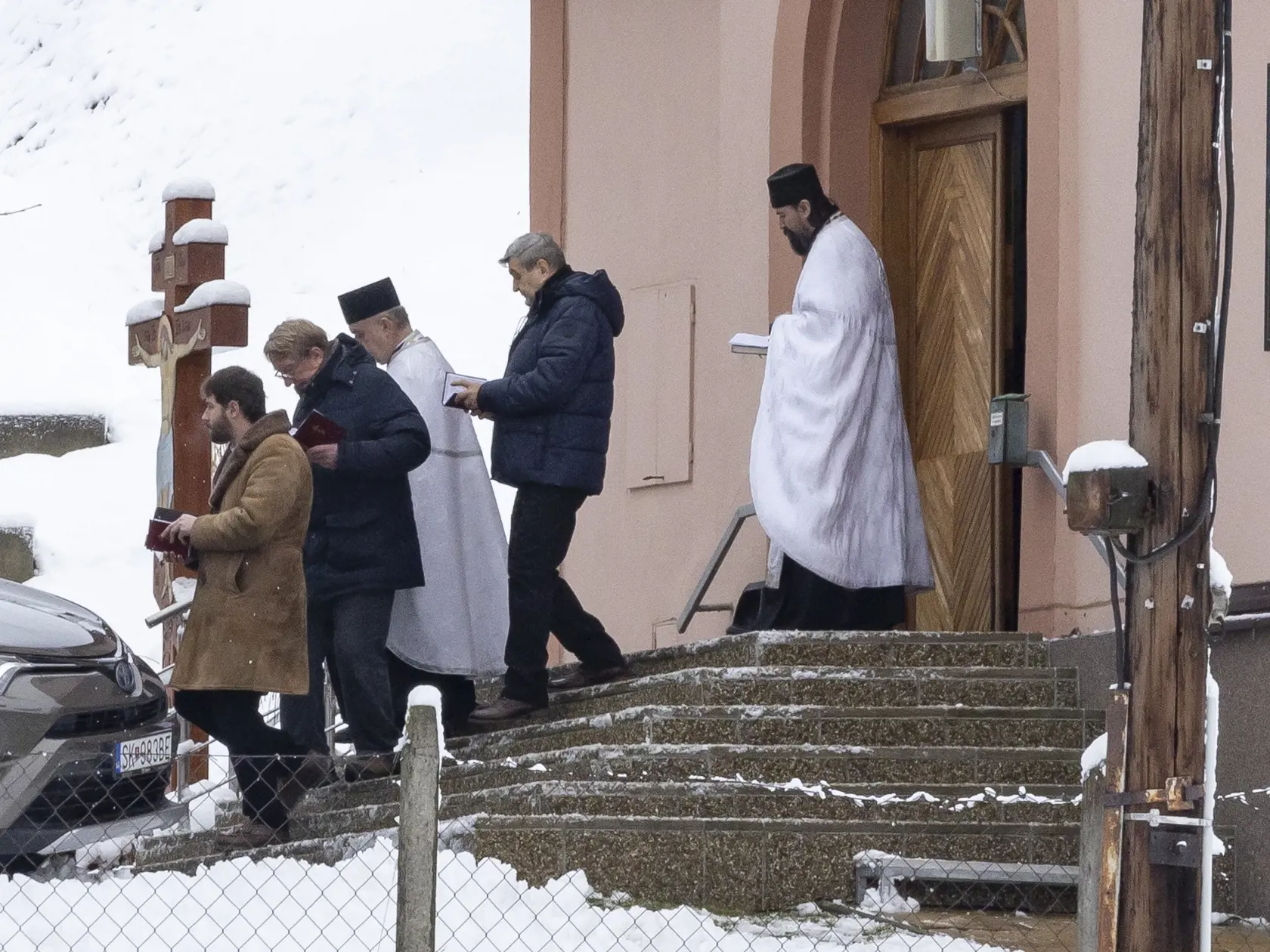 Posledná rozlúčka s Erikou Telekyovou a jej deťmi Zuzanou a Martinom v obci Ladomirová, ktorých v Michalovciach zavraždil ich manžel a otec Stanislav Teleky.  Ten následne spáchal samovraždu.