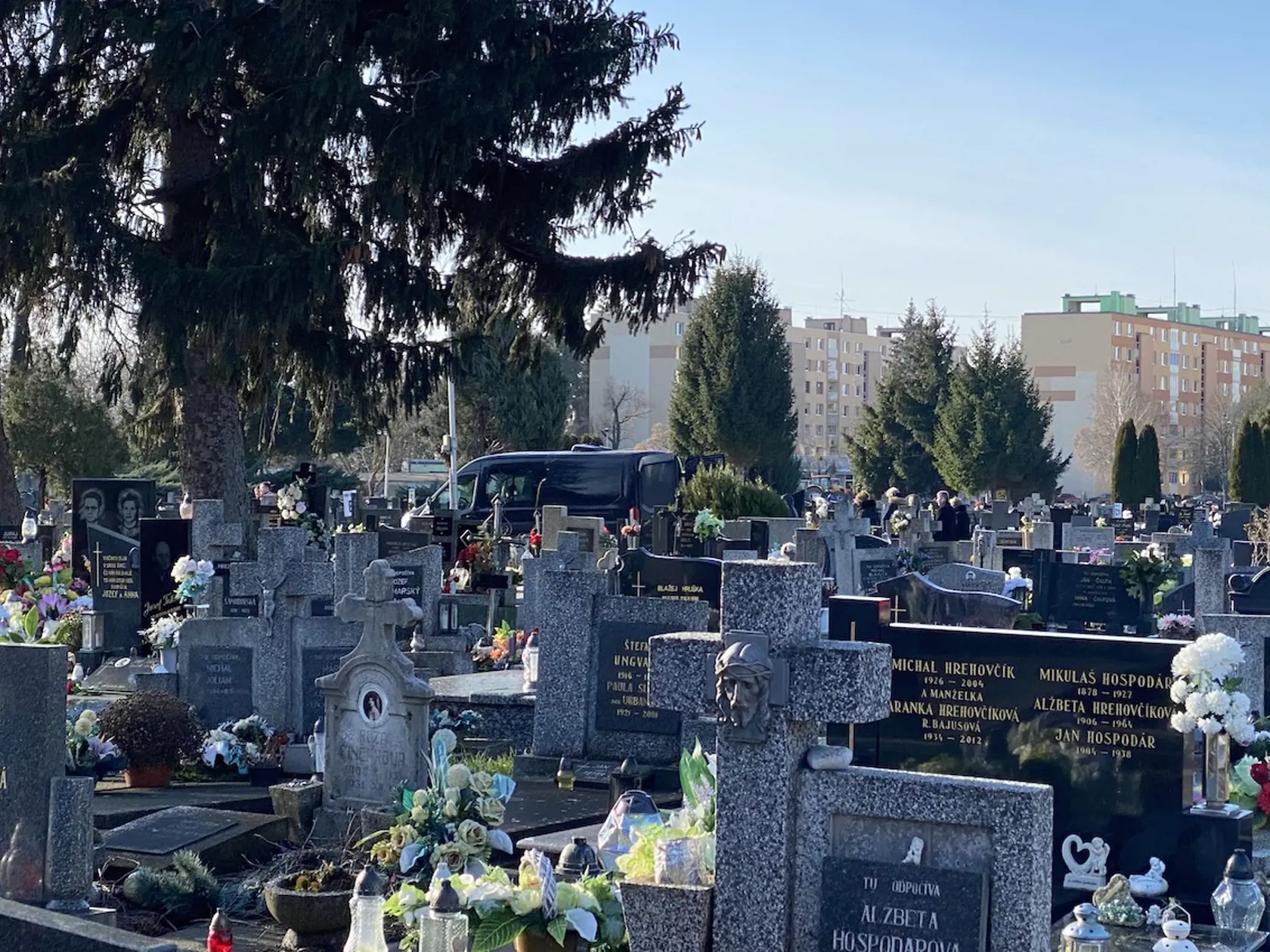 Pohreb Stanislava Telekyho (†53) z Michaloviec, ktorý zavraždil svoje dve deti Zuzanku (†14) a Martinka (†12) aj manželku Eriku (†44), sa uskutočnil v pondelok 23. 1. 2023, šesť dní po tom, ako si siahol v utorok 17. 1. 2023 aj na svoj život. Jeho obete pochovali v sobotu 21. 1. v Erikinom rodisku v Ladomírovej. Pri ich troch truhlách bol dátum úmrtia uvedený 15. 1. 2023.