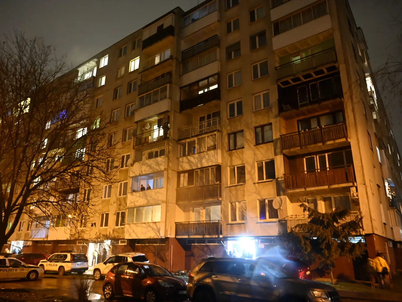 Na snímke bytový dom na Bieloruskej ulici v Michalovciach 17. januára 2023.V jednom z bytov na sídlisku v Michalovciach našli v utorok podvečer štyri osoby bez známok života. FOTO TASR - Roman Hanc