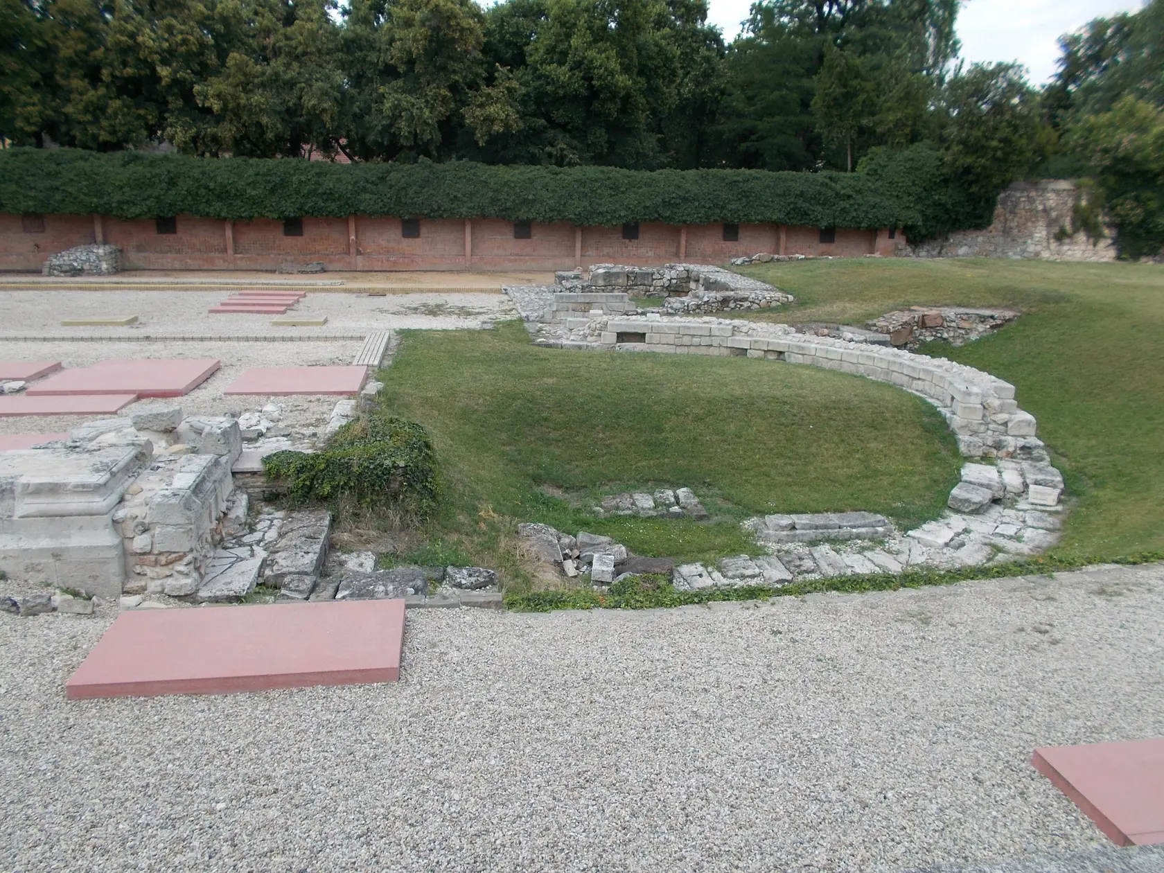 Archeológovia oznámili, že pravdepodobne našli pozostatky uhorského kráľa Mateja Korvína a to na národnom pamätnom mieste v Székesfehérvári!