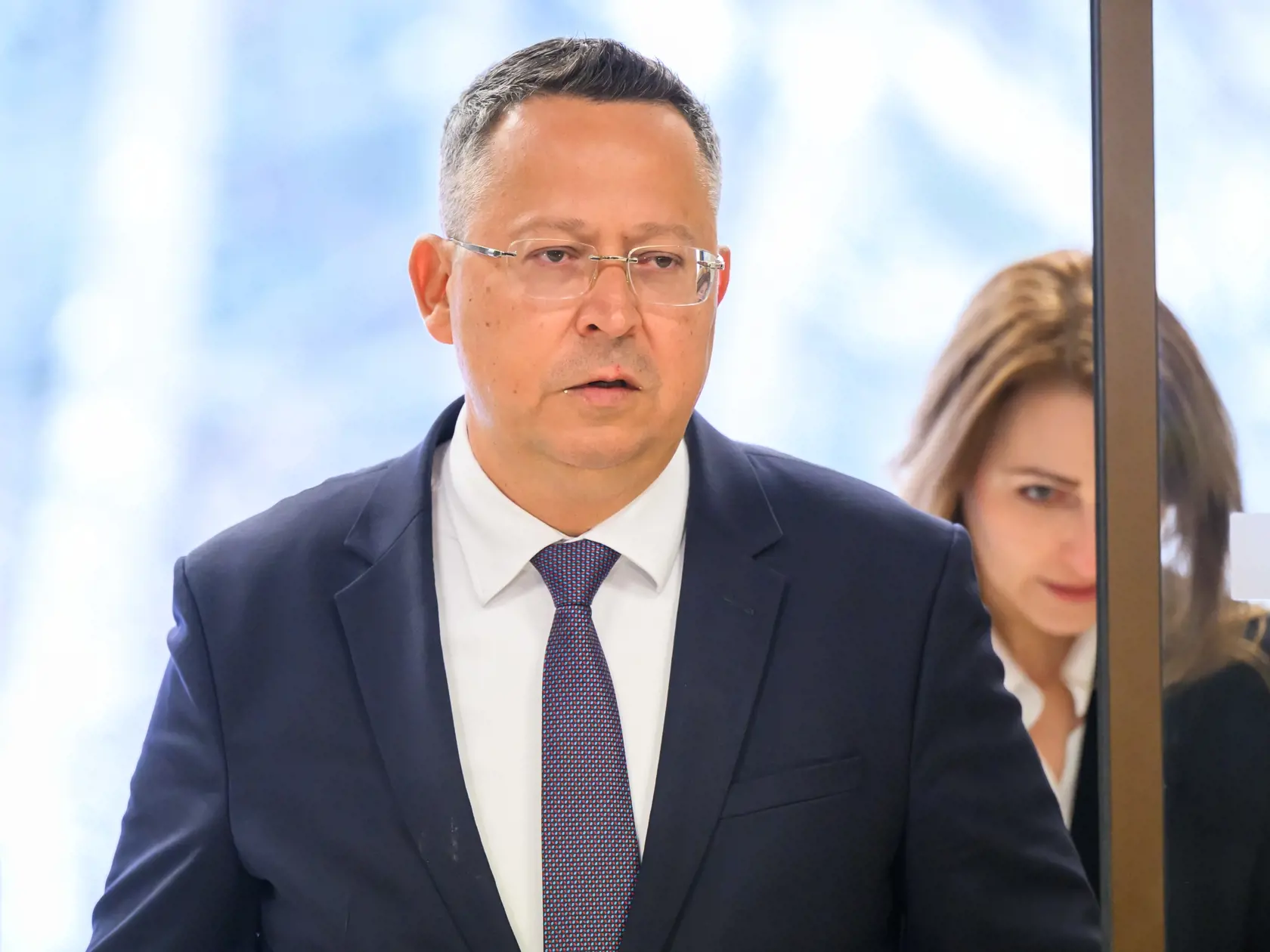 Na snímke minister financií SR Ladislav Kamenický (Smer) prichádza na 67. schôdzu vlády SR v Bratislave 15. januára 2025.
