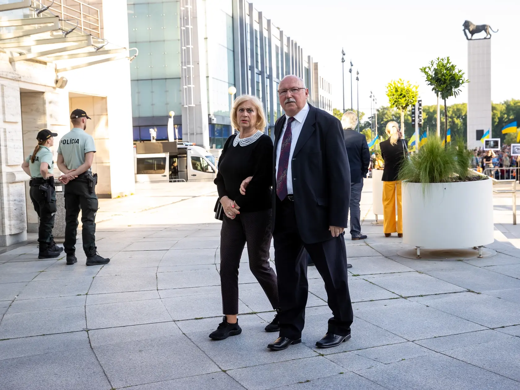 Na snímke príchod hostí na vystúpenie ruskej opernej speváčky Anny Netrebko v novej budove Slovenského národného divadla v Bratislave. 