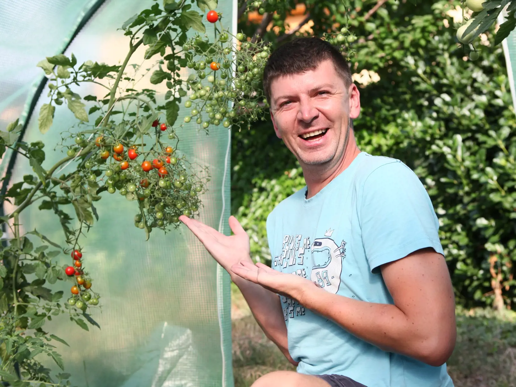 andrej bičan (40) - v záhrade má tony balvanov, dal si priviezť obrie kusy žuly až z Tatier.
