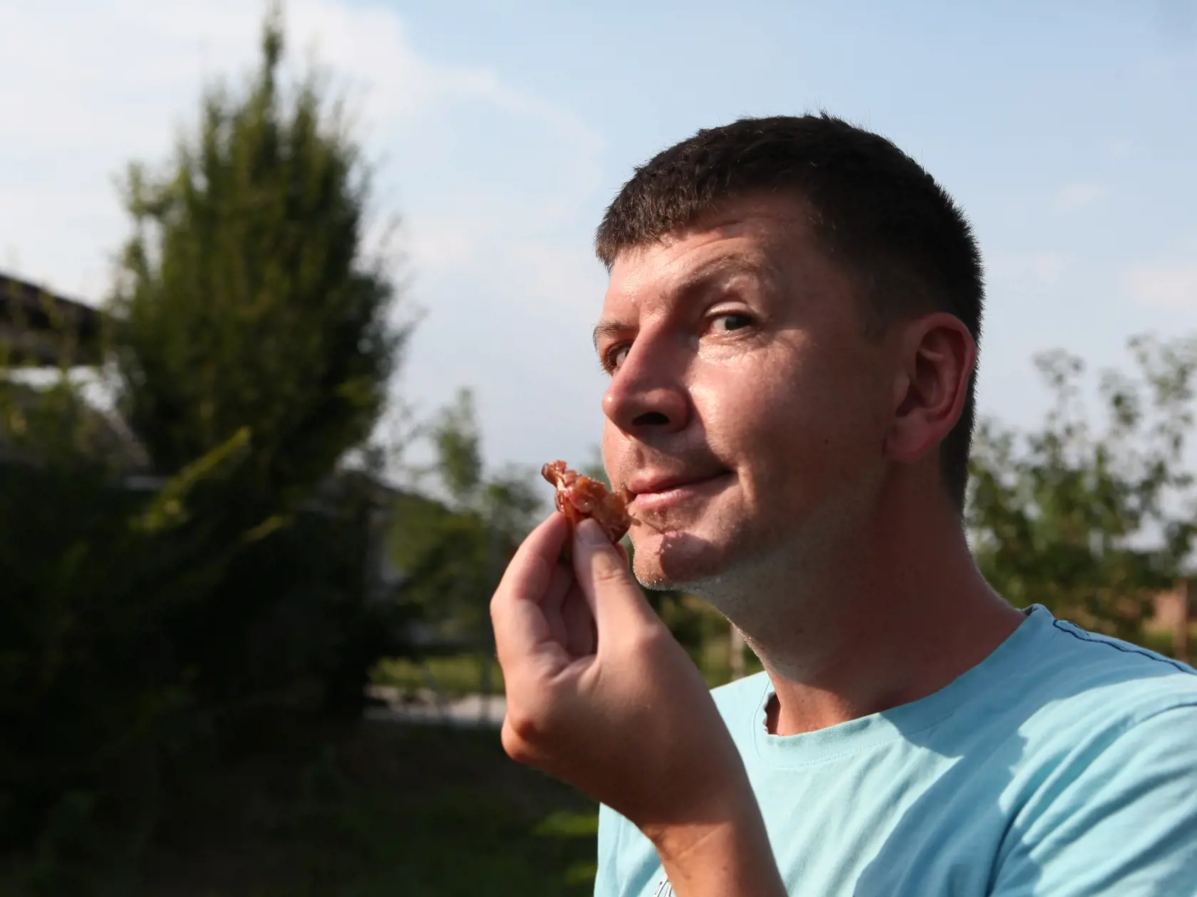 andrej bičan (40) - v záhrade má tony balvanov, dal si priviezť obrie kusy žuly až z Tatier.
