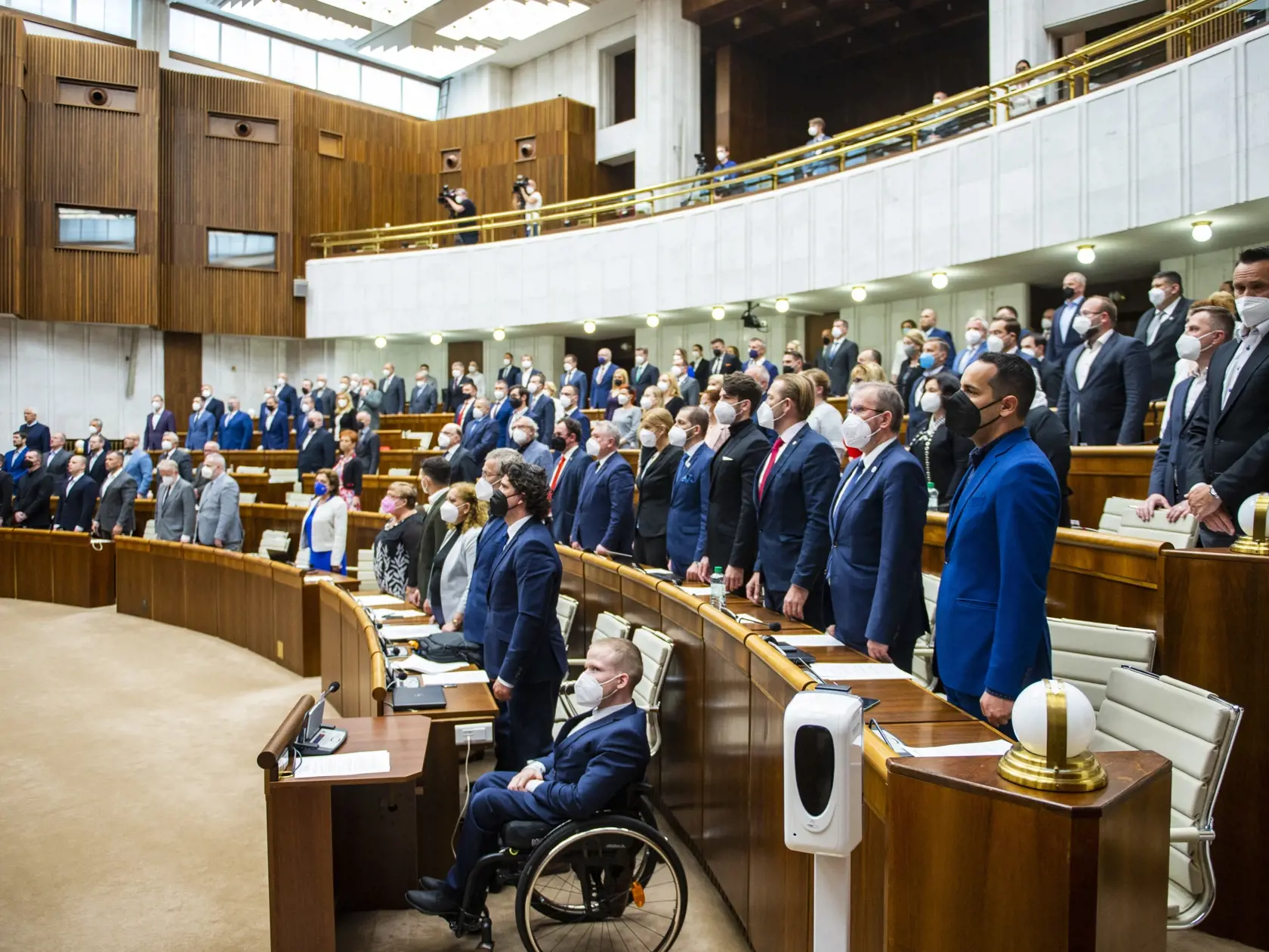 Ak nie je preukázané kolúzne správanie obvineného, základná dĺžka trvania kolúznej väzby by mohla byť päť mesiacov. Zároveň v tomto prípade nemá byť možné ani jej ďalšie predĺženie. Predpokladá to návrh novely Trestného poriadku z dielne rezortu spravodlivosti, ktorý vo štvrtok poslanci Národnej rady (NR) SR posunuli do druhého čítania. Novela obsahuje aj výnimky, pre ktoré by mohla kolúzna väzba trvať dlhšie.