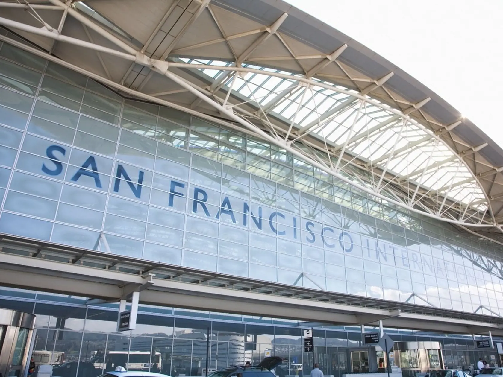 Ženská posádka dosiahla letisko v San Franciscu za viac ako 15 hodín.