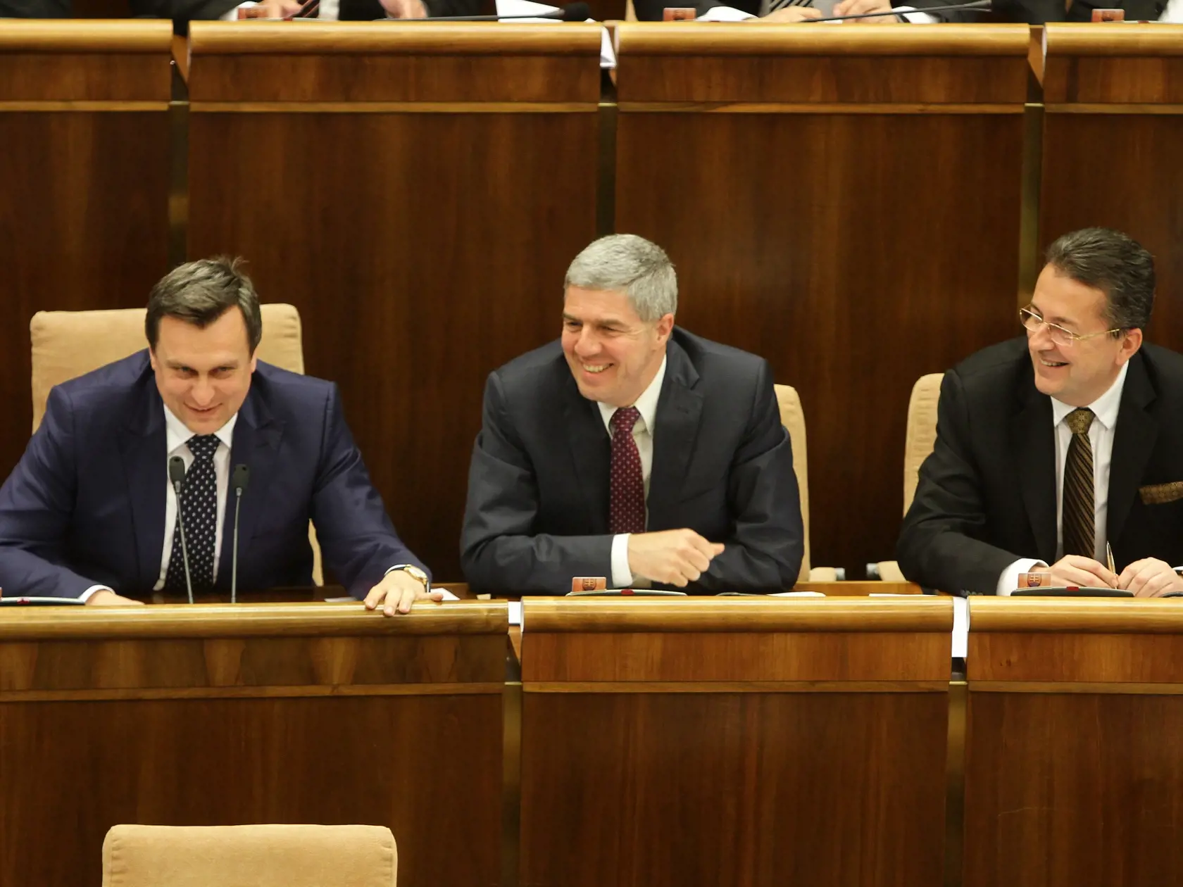 Andrej Danko (SNS), Bela Bugar (MOST-HID) a Martin Glvac (SMER-SD) pocas uvodneho dna 2.schodze NRSR.
