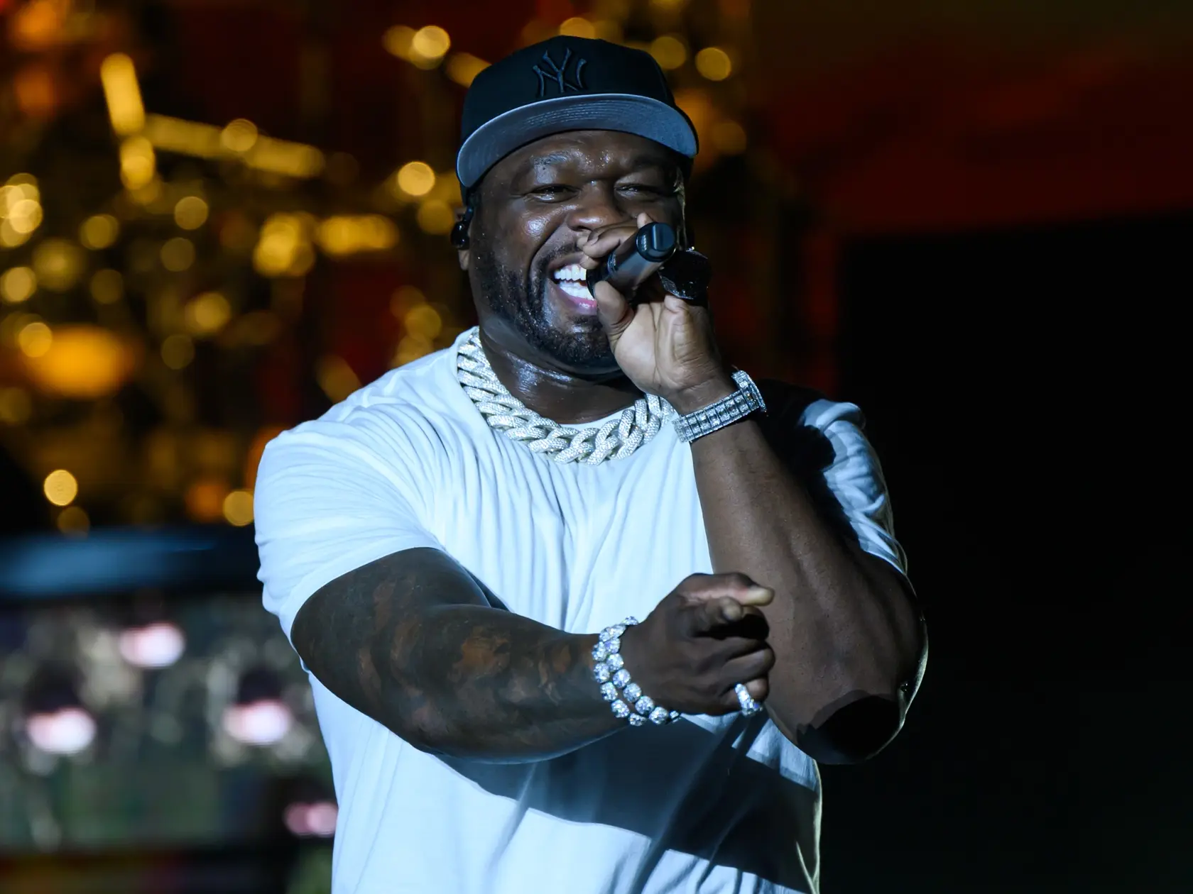 Na snímke americký raper 50 Cent počas prvého dňa 3. ročníka Lovestream festivalu na starom letisku vo Vajnoroch v piatok