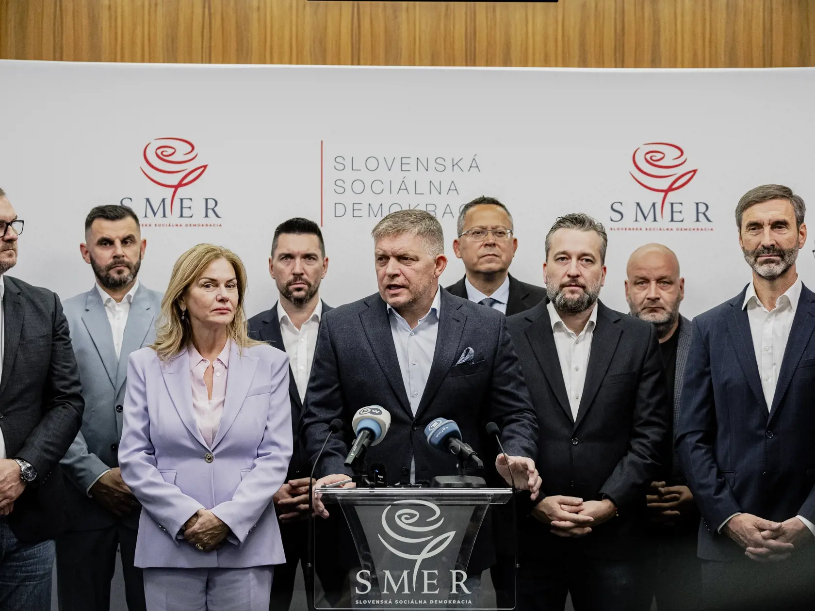 Na snímke Monika Beňová, Robert Fico a Ľuboš Blaha počas tlačovej konferencia strany Smer - slovenská sociálna demokracia po skončení predčasných parlamentných volieb.