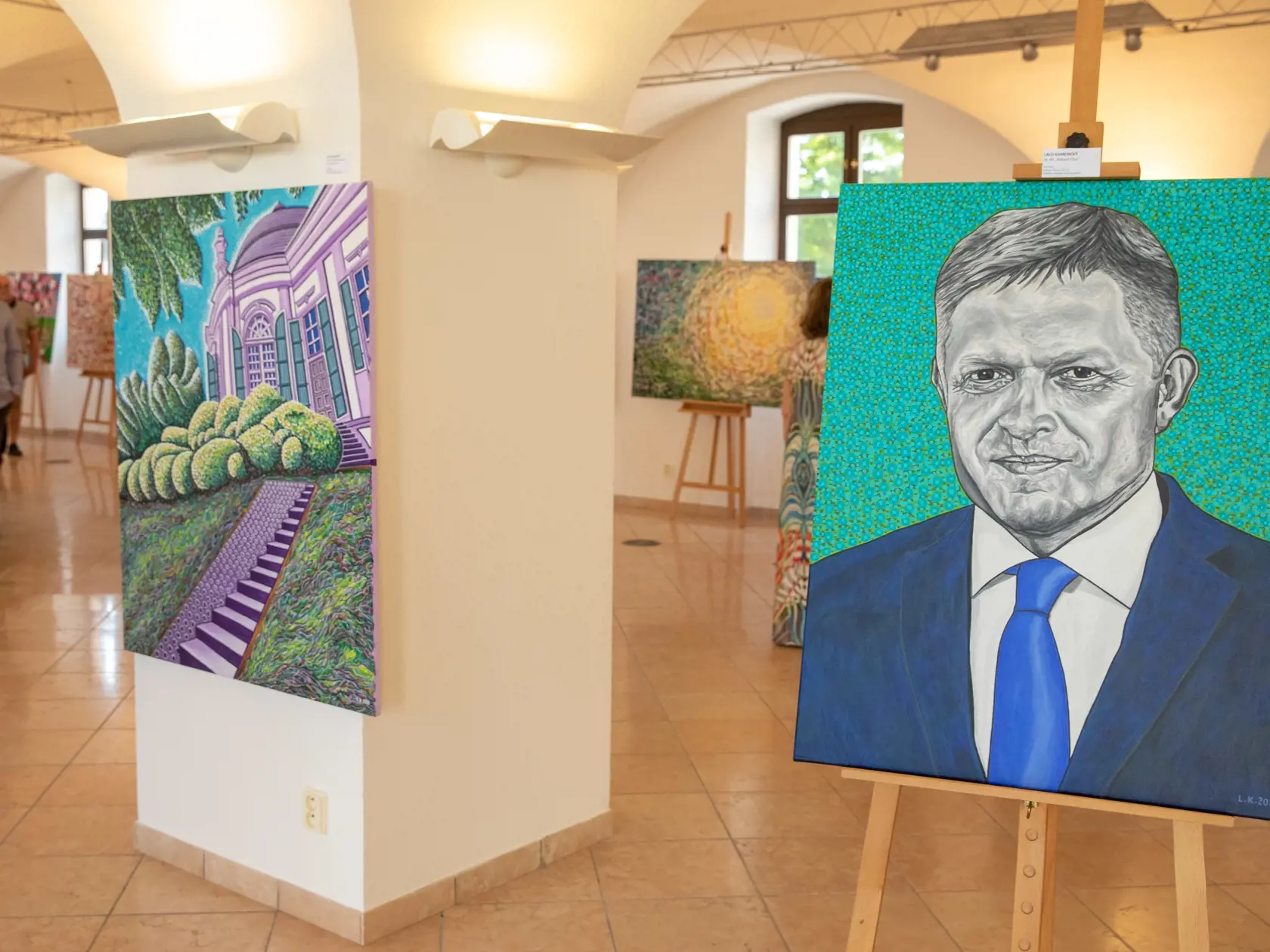 Poslanec Smeru Ladislav Kamenický vystavil na vernisáži aj obraz šéfa strany Roberta Fica.