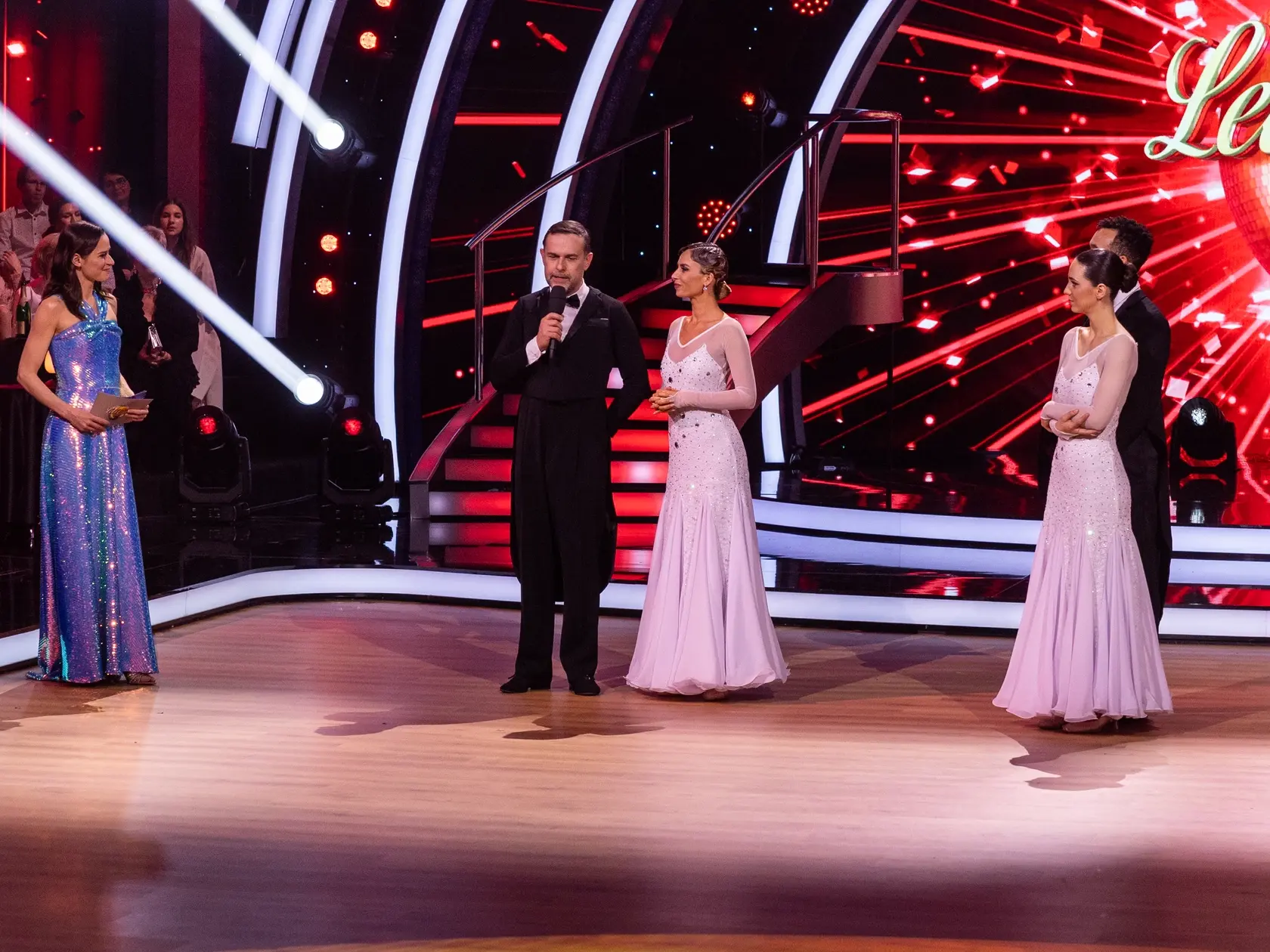 Na snímke Anna Jakab Rakovská, Juraj Kemka a Natália Glosíková, Ráchel Šoltésová a Titus Ablorh počas šiesteho kola Let's dance 2025.