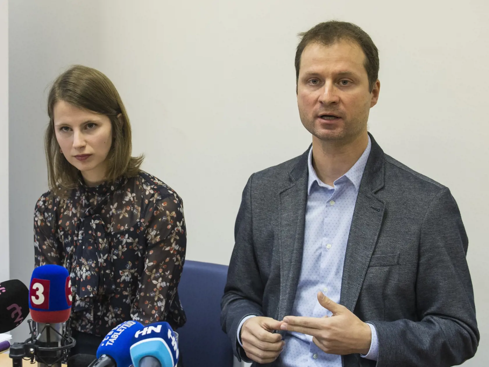 Bývalá pracovníčka ministerstva zahraničných vecí Zuzana Hlávková zverejnila svoje podozrenia v blogu
