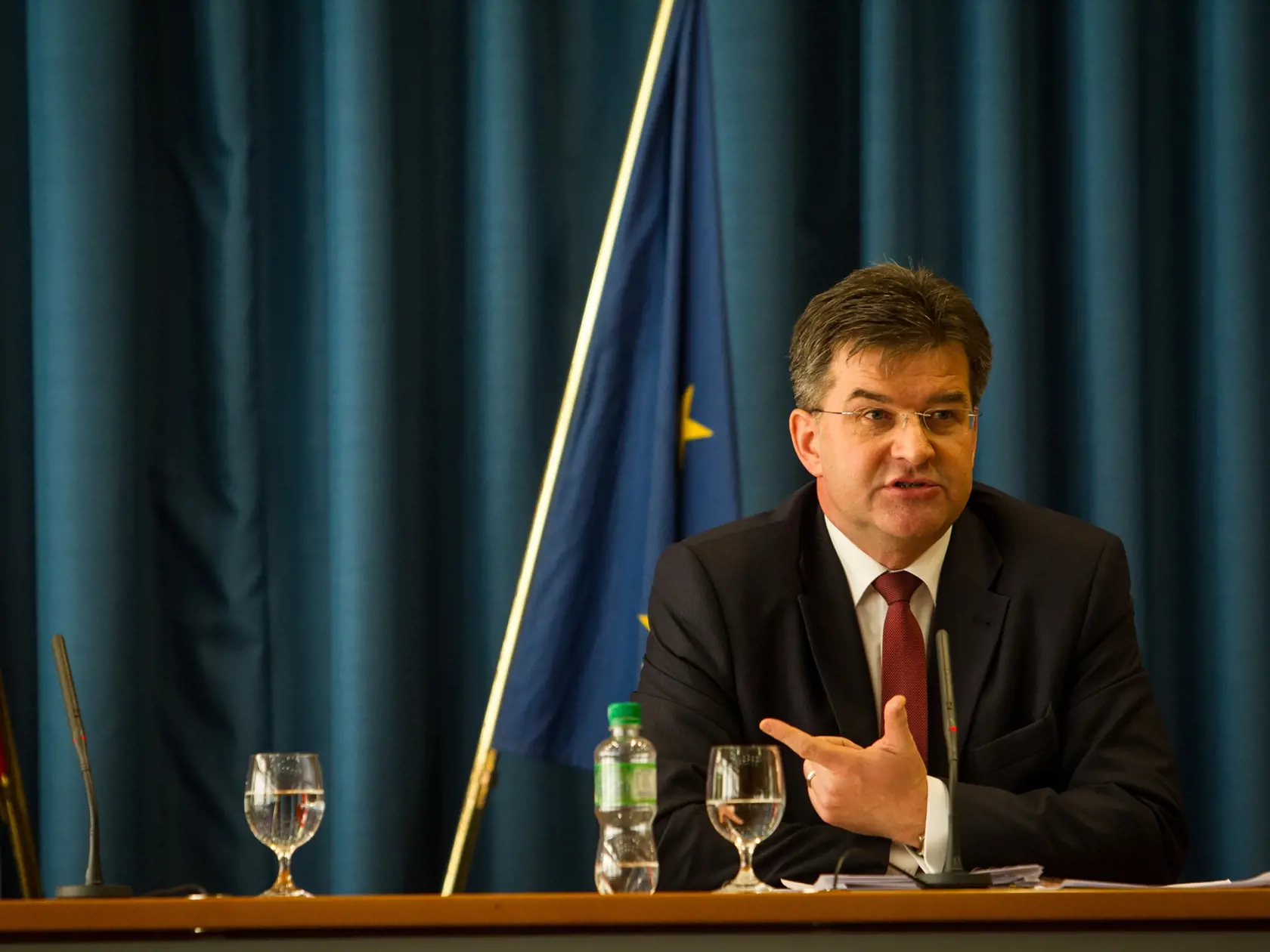 Minister zahraničných vecí Miroslav Lajčák všetky podozrenia odmieta