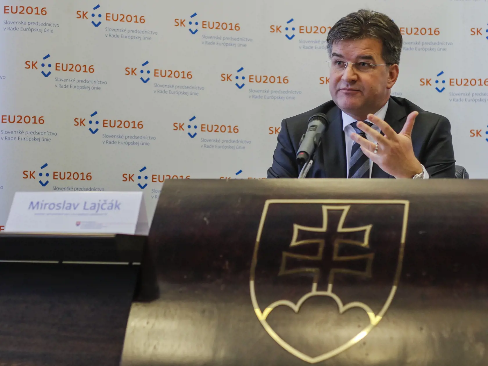 Minister zahraničných vecí Miroslav Lajčák všetky podozrenia odmieta