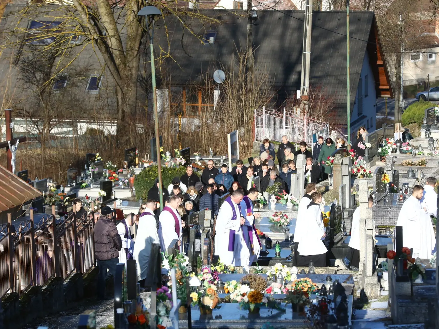 Pohreb iba 17-ročného tínedžera v obci Domaniža.