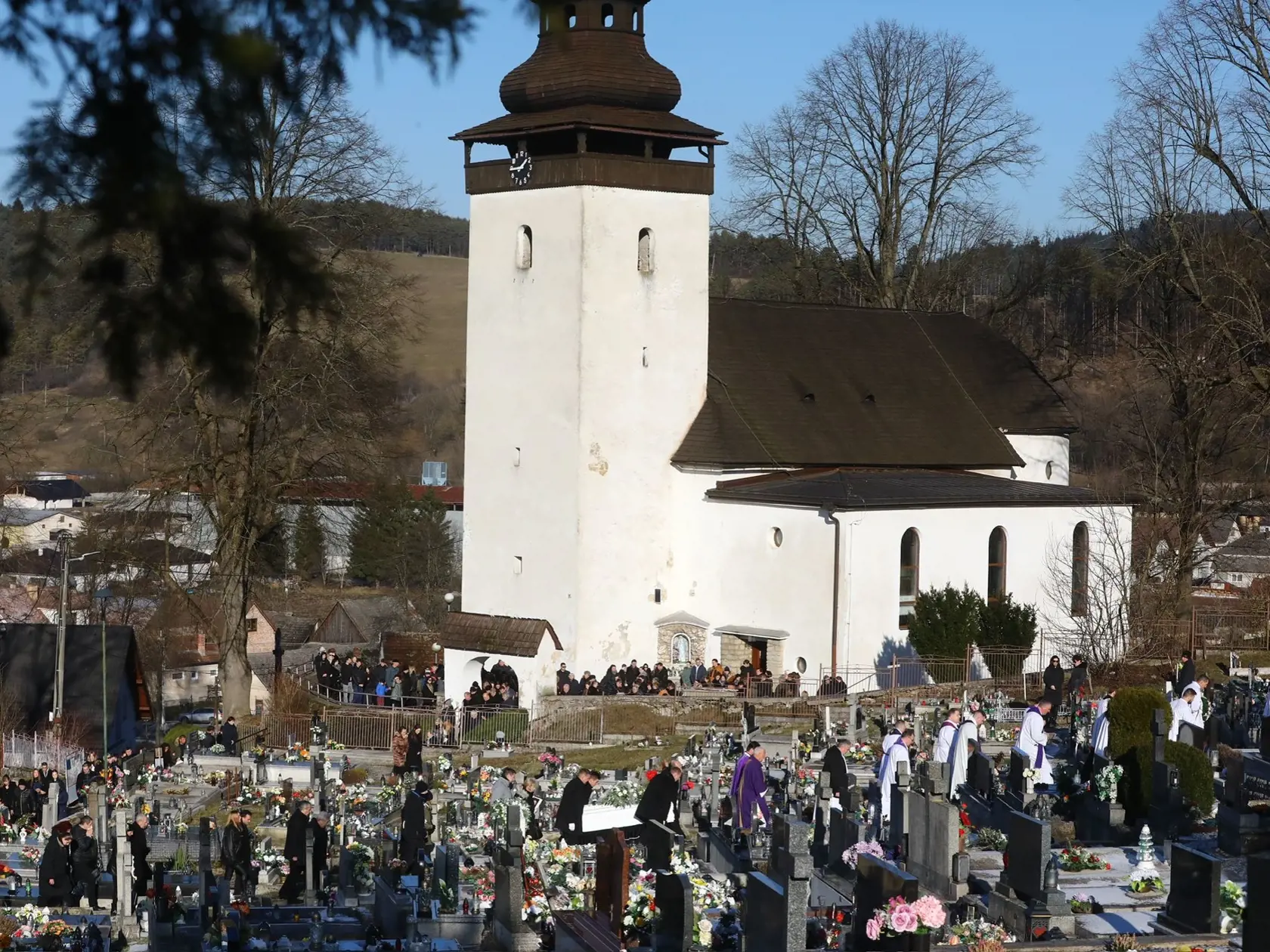 Pohreb iba 17-ročného tínedžera v obci Domaniža.