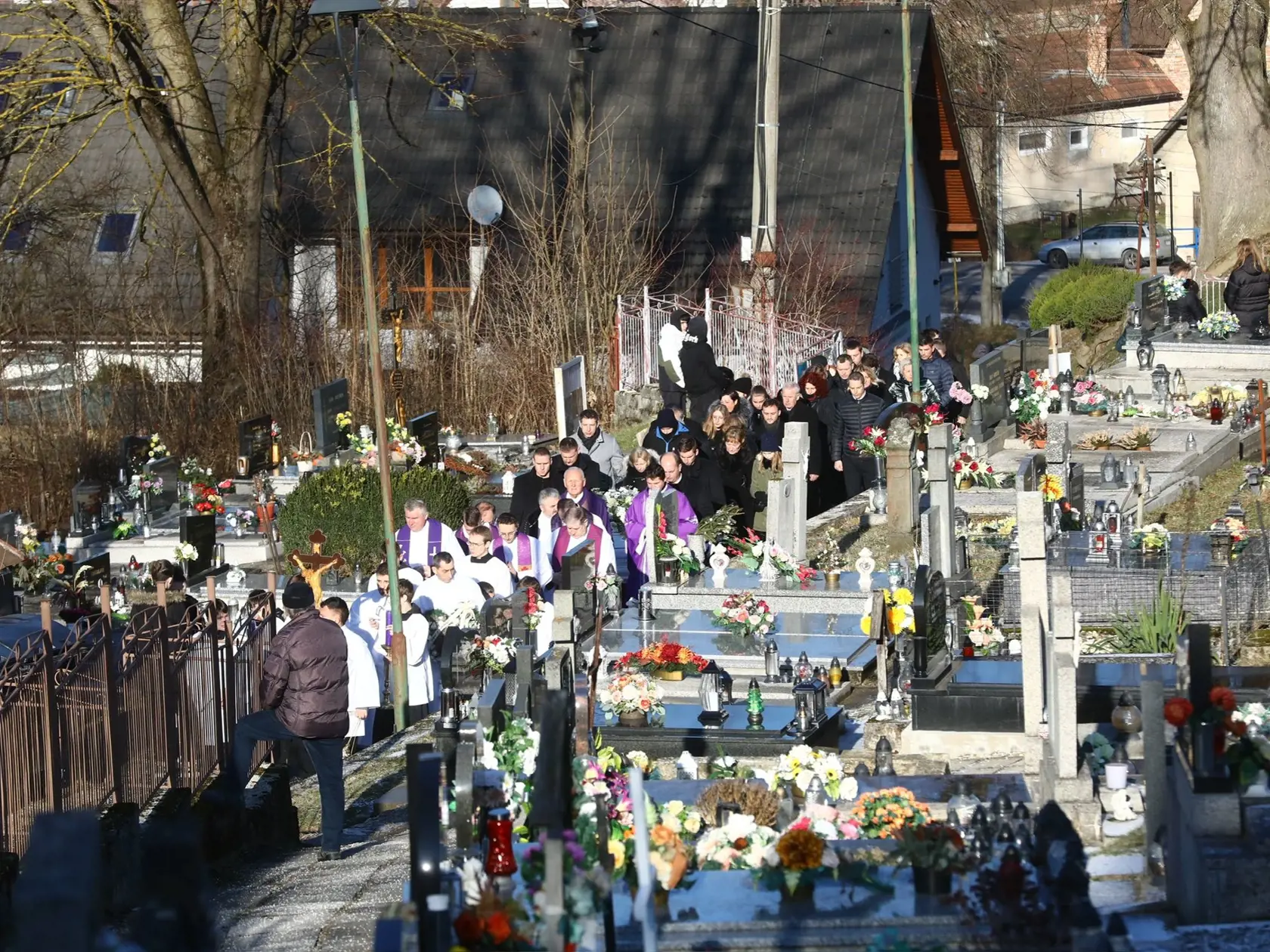 Na snímke pohreb zosnulého Petra (†17), ktorý zahynul počas tragickej autonehody blízko svojej rodnej obce.