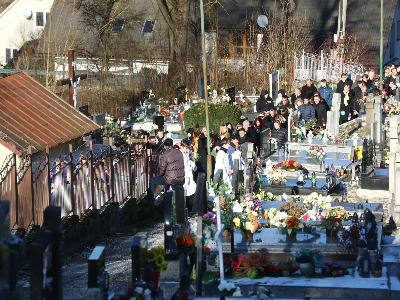 Na pohrebe sa zúčastnilo okolo 300 ľudí.