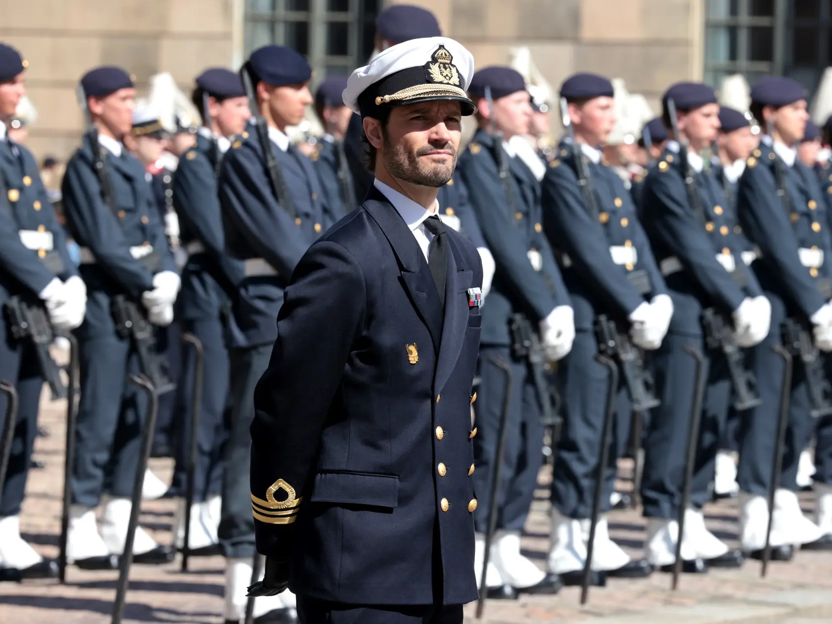 Princ Carl Philip je synom kráľa Karla XVI. Gustafa a kráľovnej Silvie. Je známy svojím šarmom a pohľadným vzhľadom, čo mu prinieslo veľkú popularitu nielen v Švédsku.