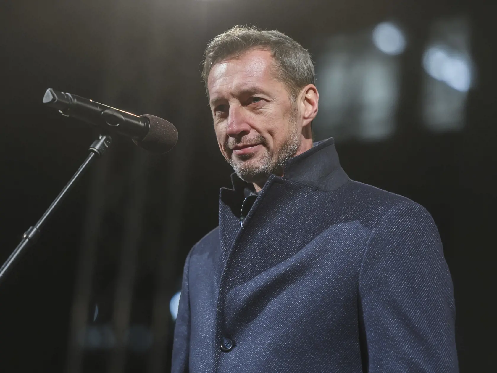 Na snímke predseda KDH Milan Majerský sa prihovára ľuďom na druhom spoločnom proteste opozície proti rušeniu ÚPŠ pred Úradom vlády SR v Bratislave 12. decembra 2023.