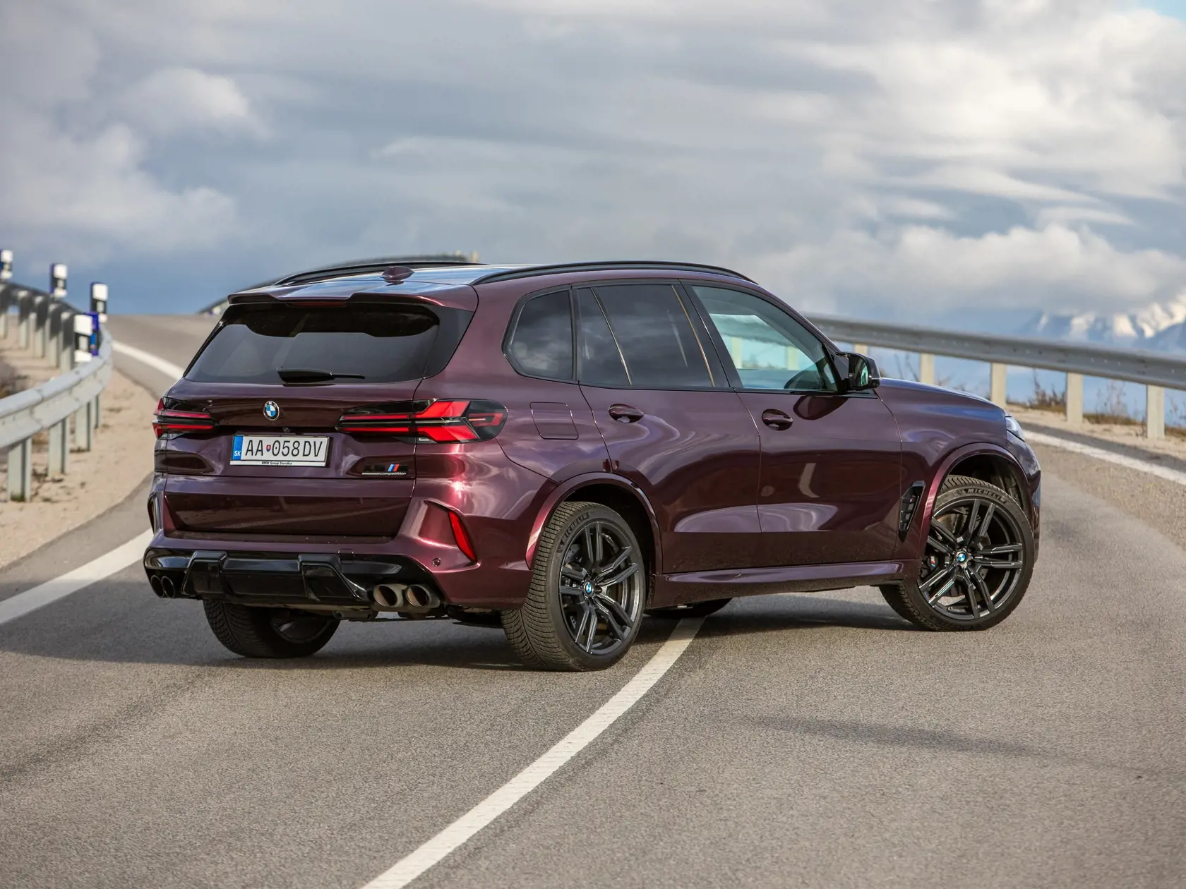 Na snímke nemecké luxusné SUV BMW X5 M Competition