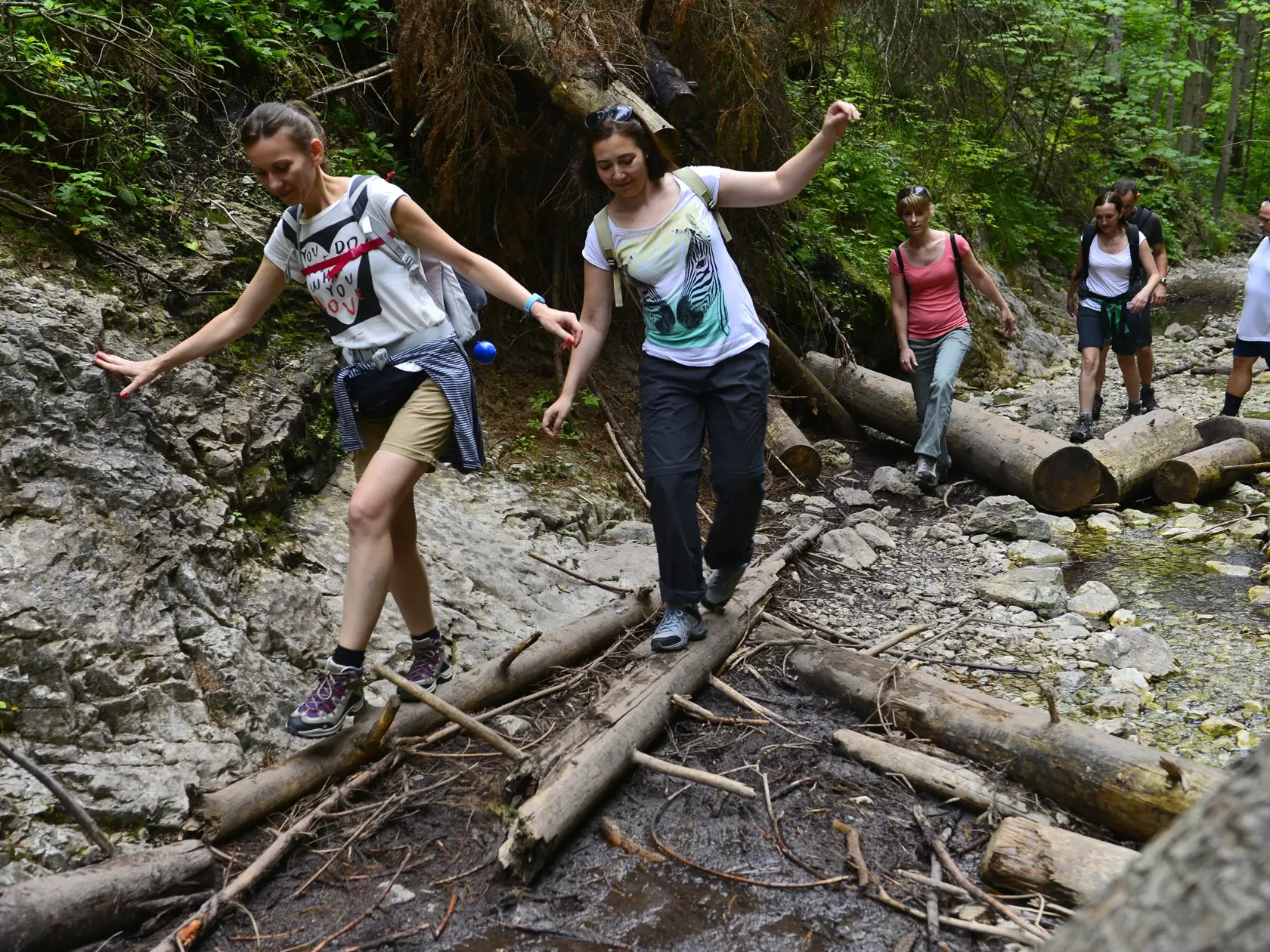 turisti z Maďarska dolná časť rokliny v Suchej Belej 