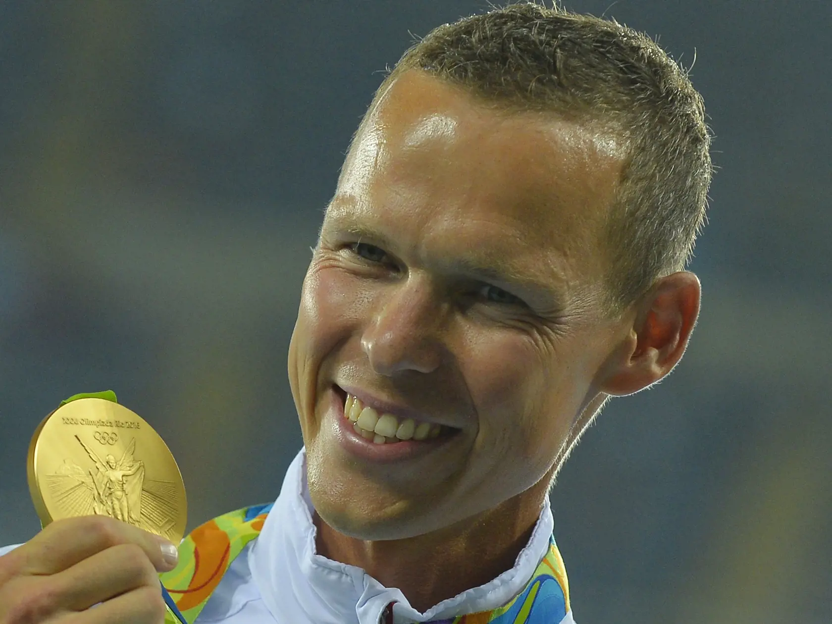 Matej Tóth so zlatou medailou.