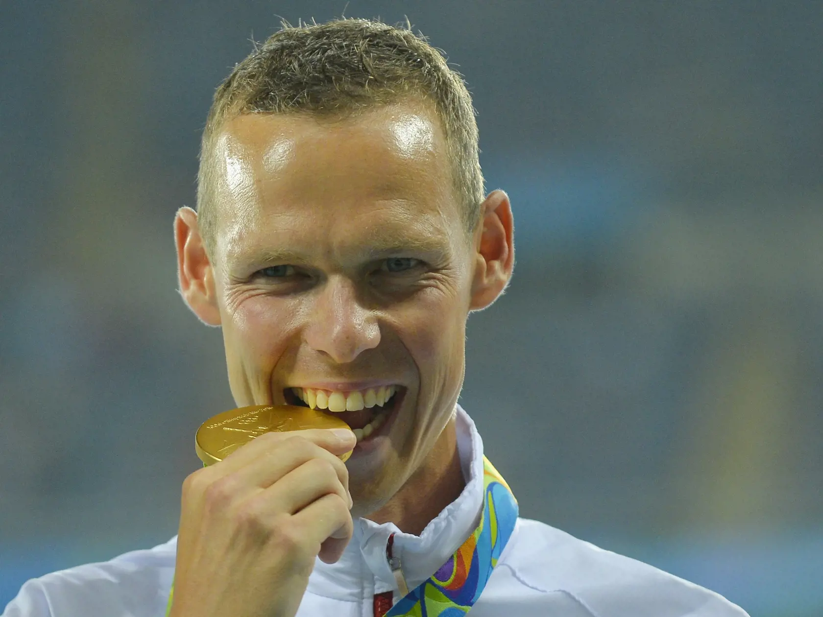 Matej Tóth so zlatou medailou.