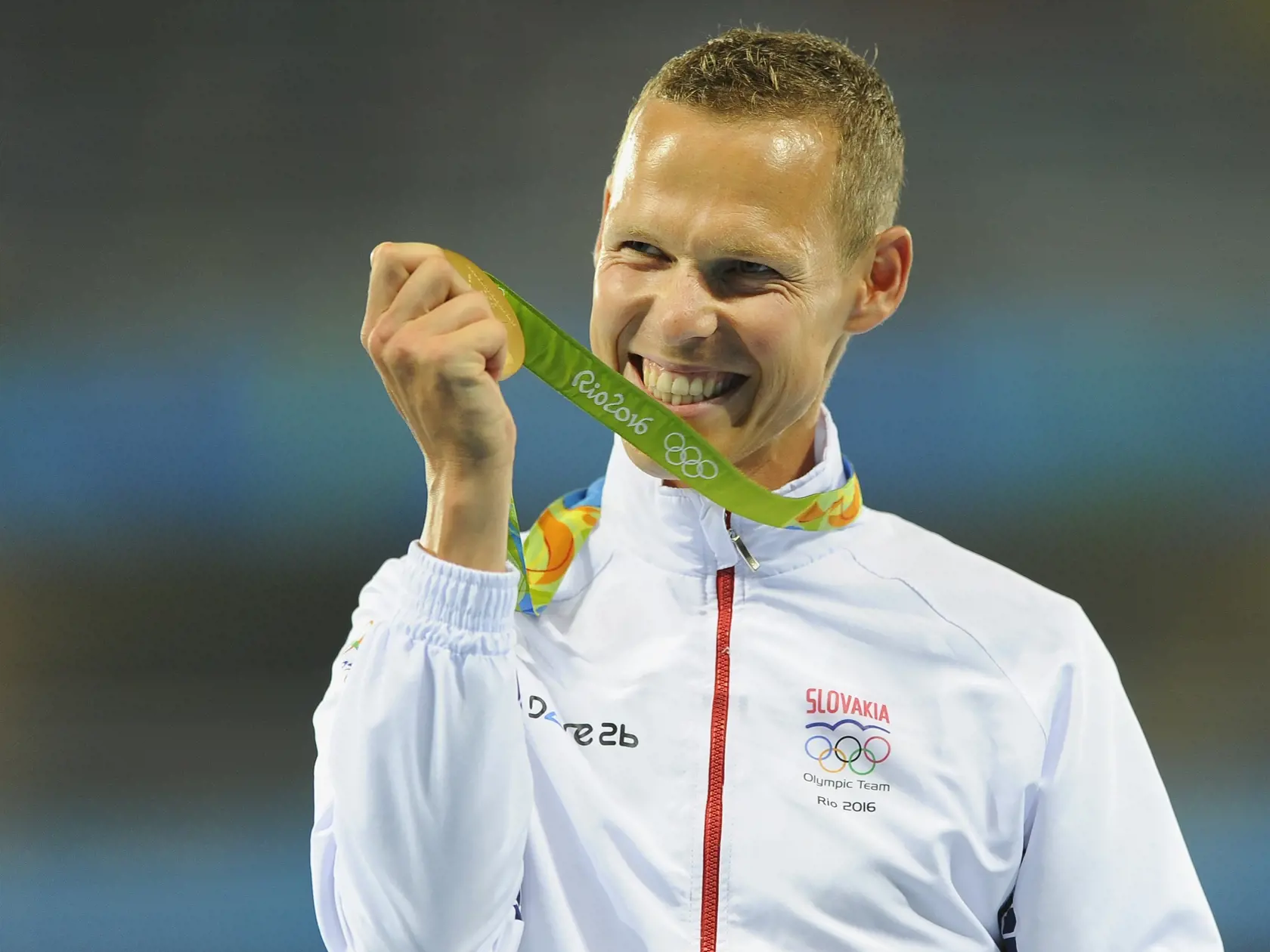 Matej Tóth so zlatou medailou.