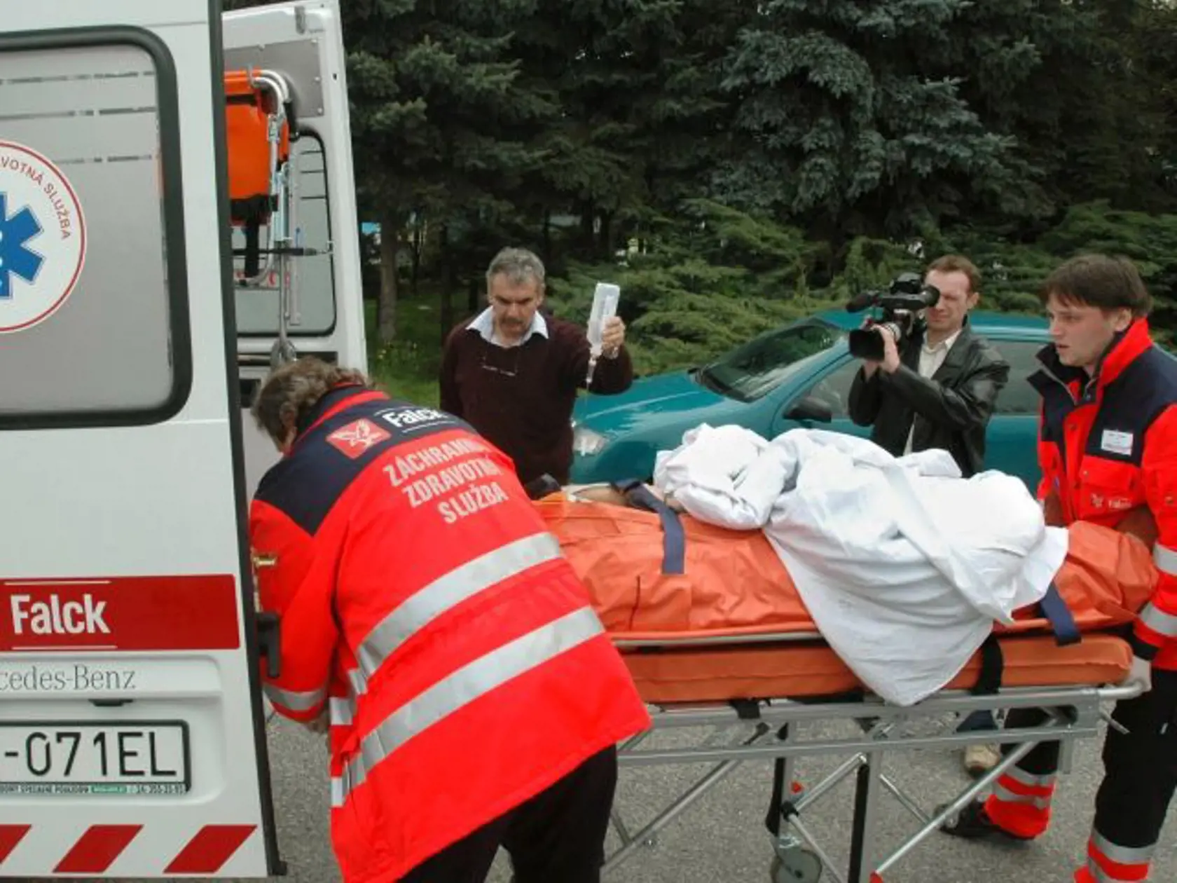 Sie staníc záchrannej zdravotnej služby v štrnástich regiónoch Slovenska vybuduje spoloènos Slovenská záchranná spoloène s dánskym partnerom, spoloènosou Falck, ktorá je najväèším poskytovate¾om záchranárskych služieb v Európe. Sie bude pozostáva zo 73 staníc rýchlej záchrannej služby, ktoré Slovenská záchranná získala v 1. a 2. kole výberového konania MZ SR. Spolu 29 staníc rýchlej lekárskej pomoci a 44 staníc rýchlej záchrannej pomoci tak vytvorí najväèšiu sie rýchlej záchrannej služby n