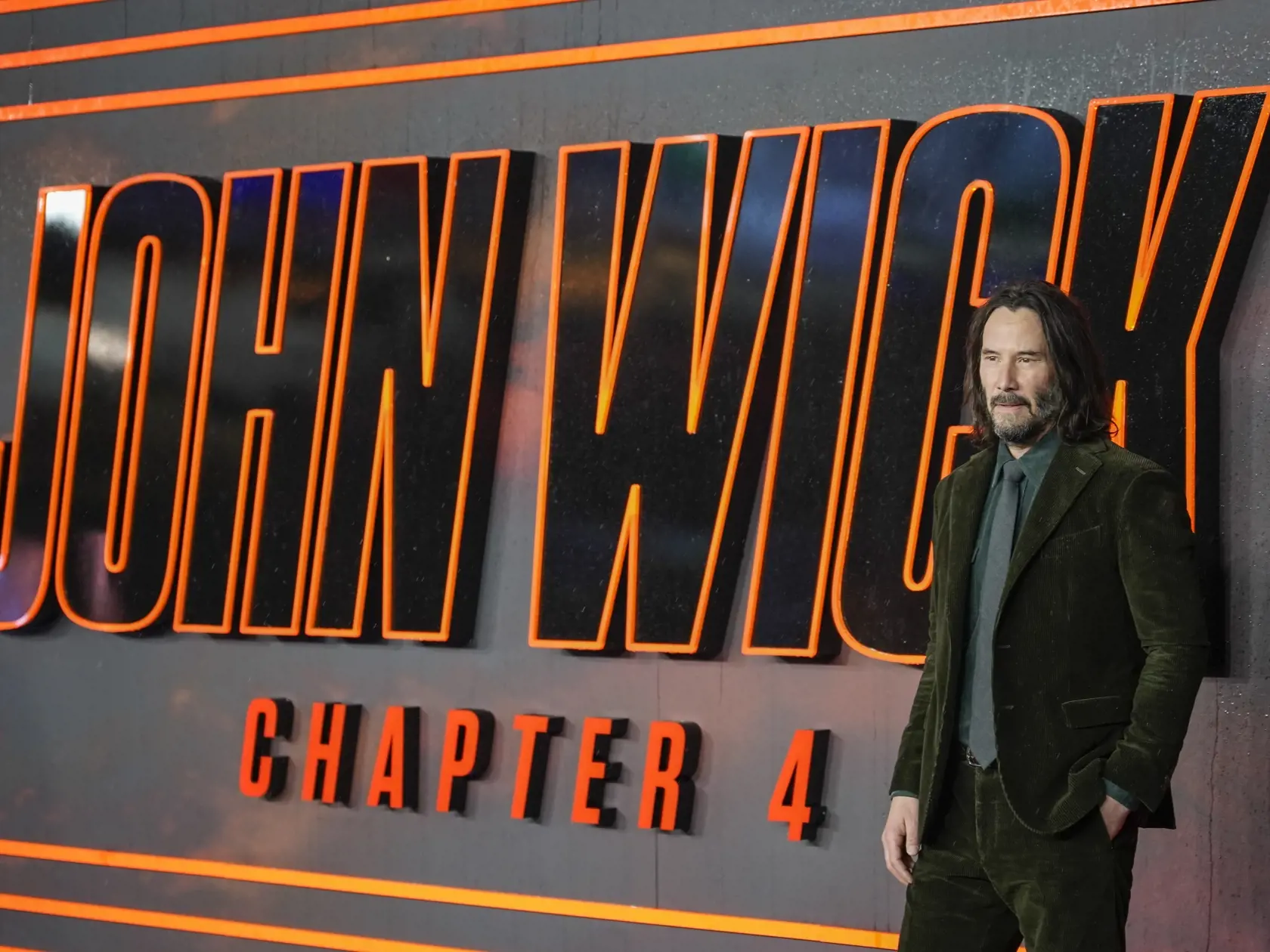 EBE 33 Londýn - Na snímke kanadský herec Keanu Reeves pózuje fotografom pred premiérou štvrtej časti akčného filmu John Wick v Londýne 6. marca 2023. FOTO TASR/AP

Keanu Reeves poses for photographers upon arrival at the premiere of the film 'John Wick Chapter 4', Monday, March 6, 2023 in London. (Alberto Pezzali/Invision/AP)
