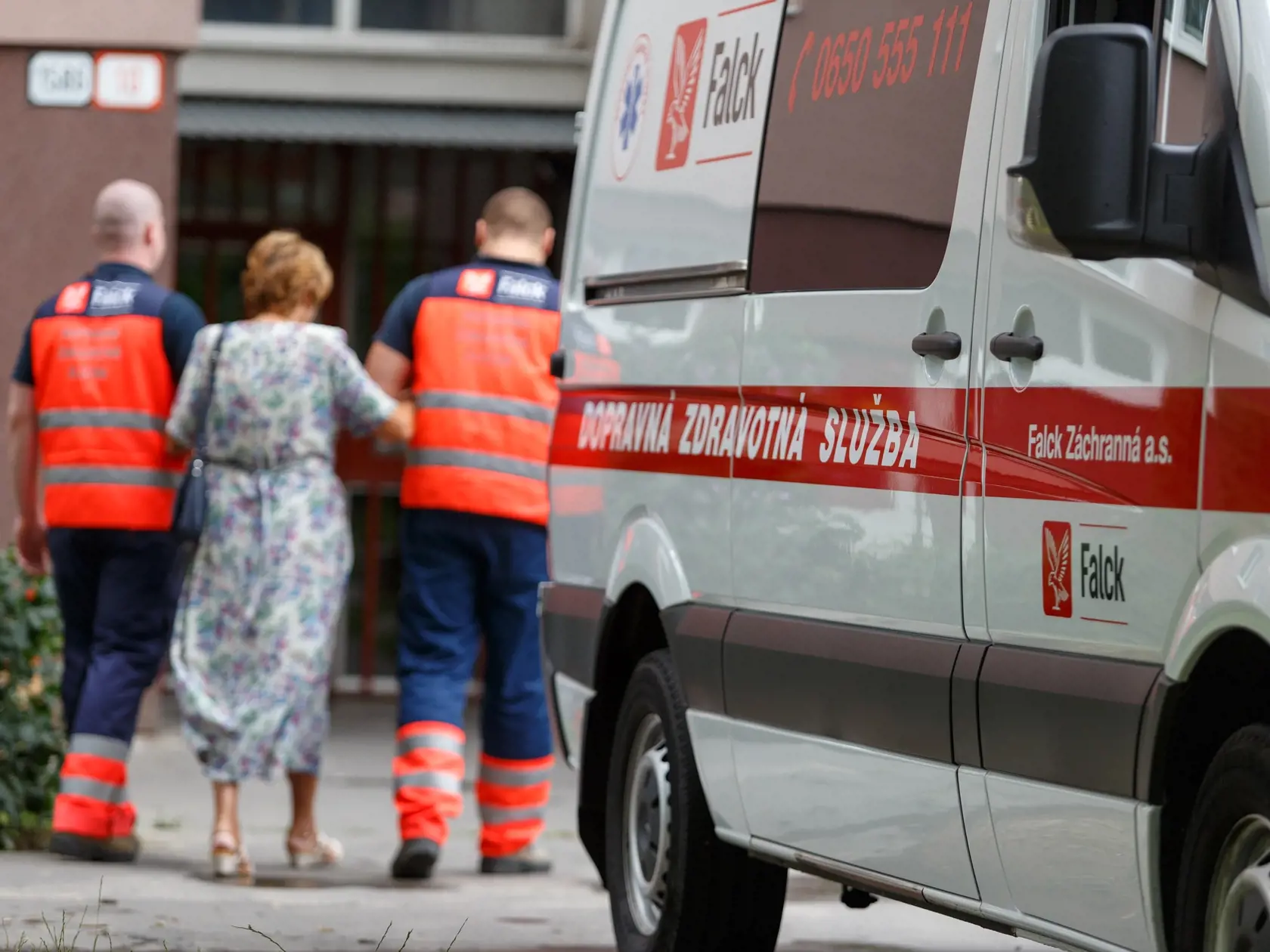 zdravotníctvo - záchranná služba - zdravotná dopravná služba - sanitka - preprava pacienta - nosidlá 