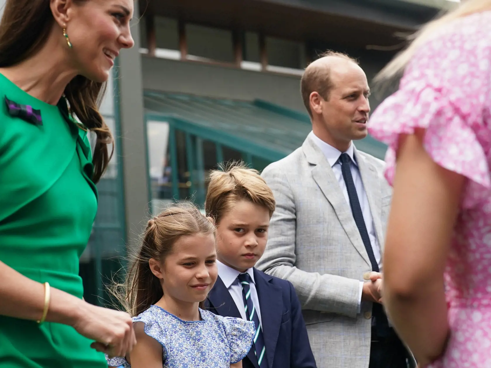 Na ikonickom Wimbledone nechýbala ani princezná Kate s Williamom, princom Georgom a princeznou Charlotte. Kate mala na sebe krásne zelené šaty, ktoré dokonale vyzdvihli jej postavu.