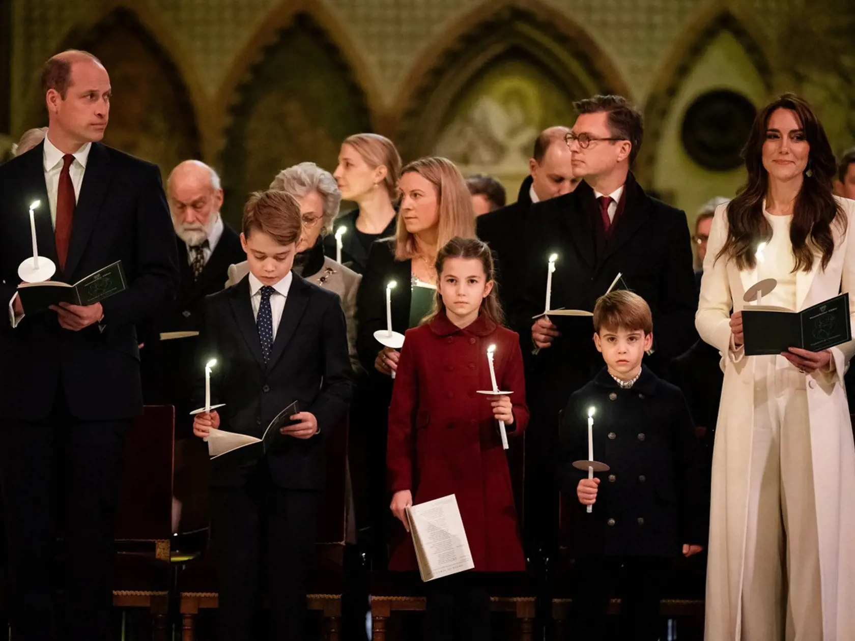 Princezná Kate a William zverejnili prvú vianočnú pohľadnicu 2023. Predtým však dvojica aj so svojimi deťmi strávila čas na tradičnej svätej omši.