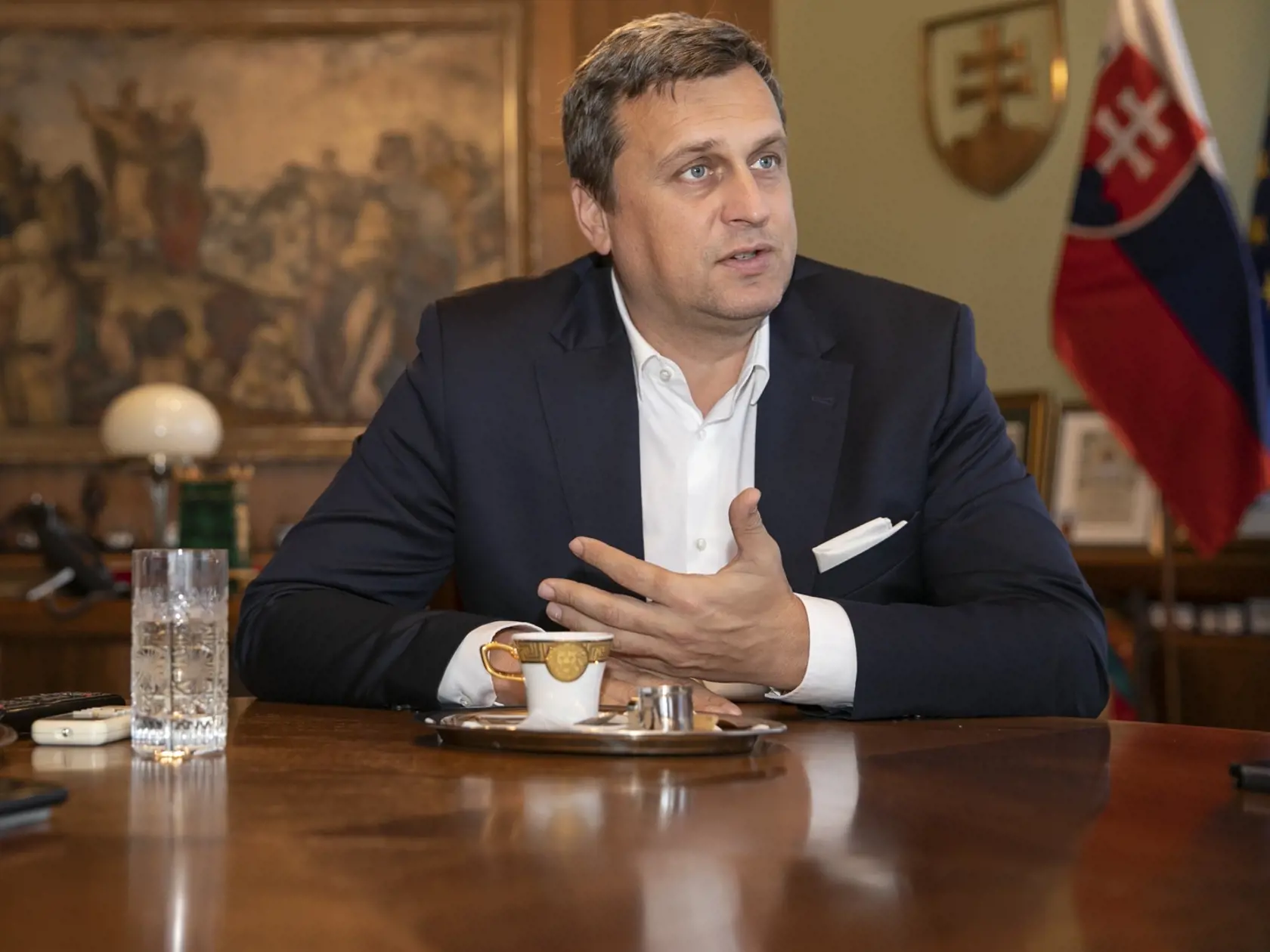 Predseda parlamentu Andrej Danko vo svojej kancelárii počas exkluzívneho rozhovoru pre Plus Jeden Deň.