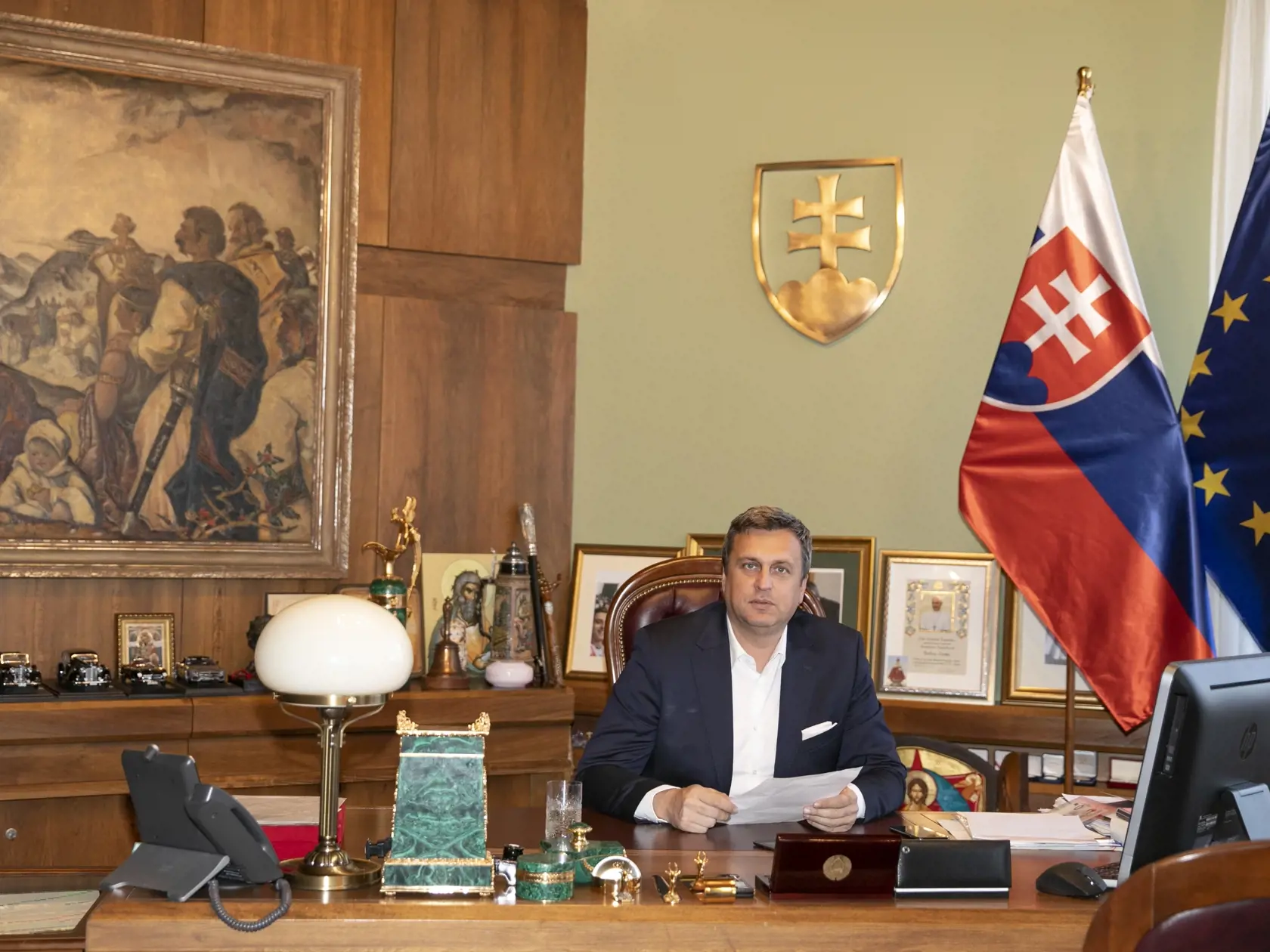 Predseda parlamentu Andrej Danko vo svojej kancelárii počas exkluzívneho rozhovoru pre Plus Jeden Deň.