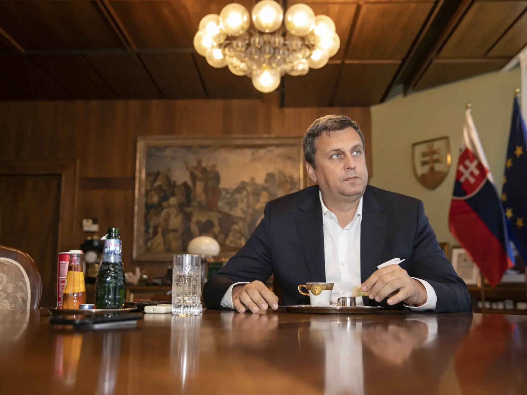 Predseda parlamentu Andrej Danko vo svojej kancelárii počas exkluzívneho rozhovoru pre Plus Jeden Deň.