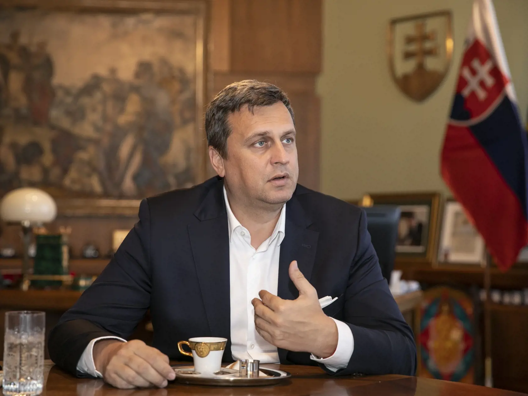 Predseda parlamentu Andrej Danko vo svojej kancelárii počas exkluzívneho rozhovoru pre Plus Jeden Deň.