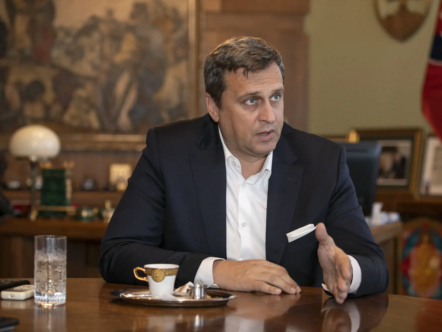 Predseda parlamentu Andrej Danko vo svojej kancelárii počas exkluzívneho rozhovoru pre Plus Jeden Deň.