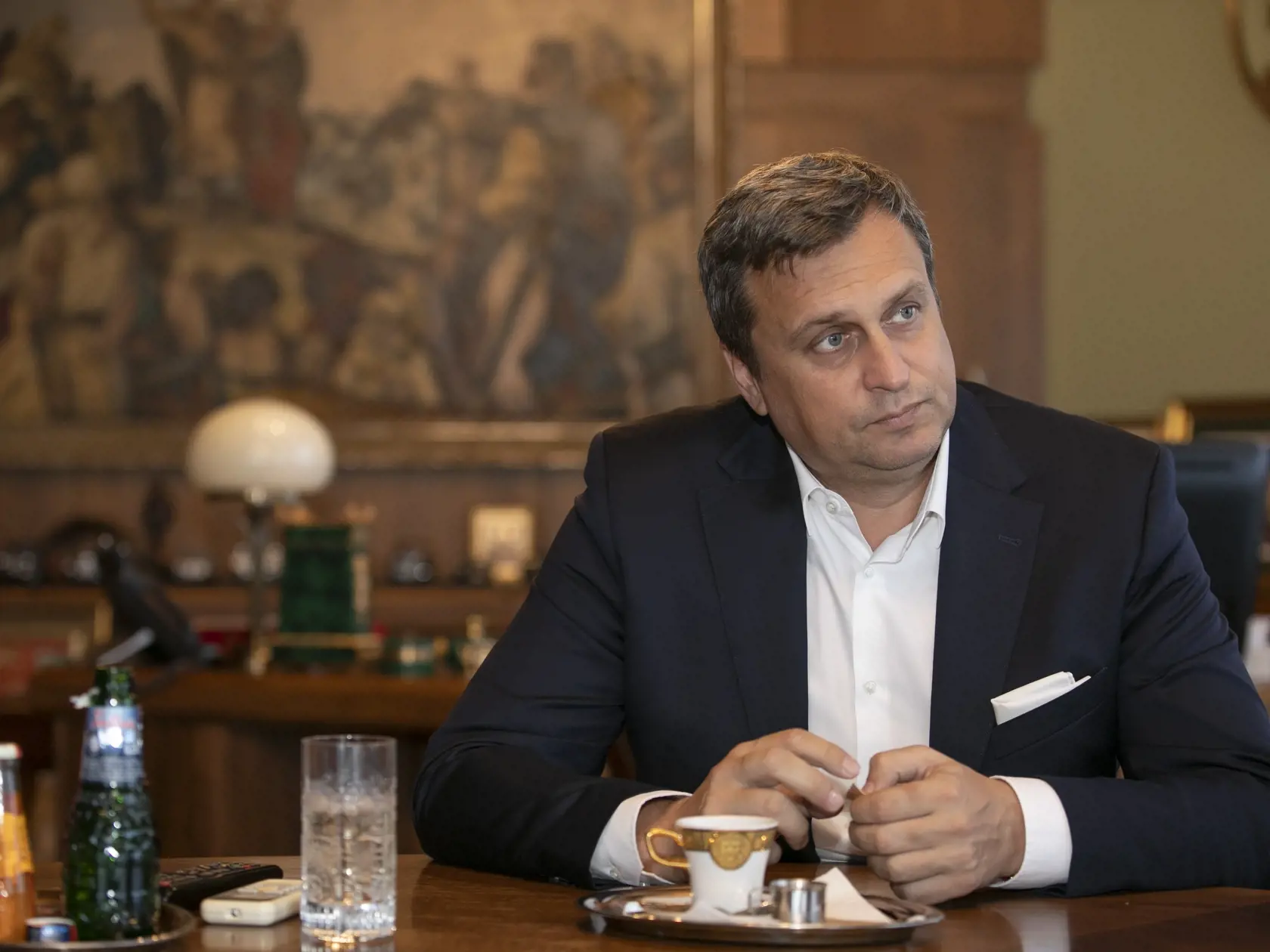 Predseda parlamentu Andrej Danko vo svojej kancelárii počas exkluzívneho rozhovoru pre Plus Jeden Deň.